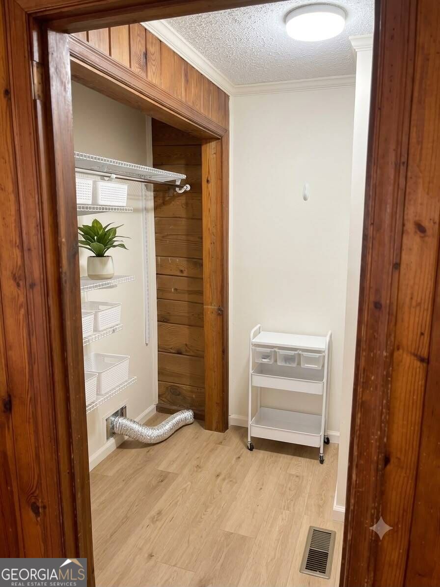 6057 Hill Street Property Photo 6