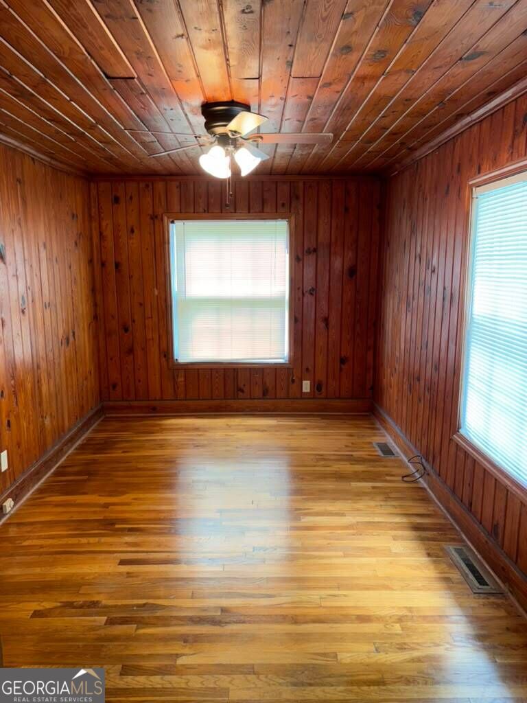 6057 Hill Street Property Photo 7