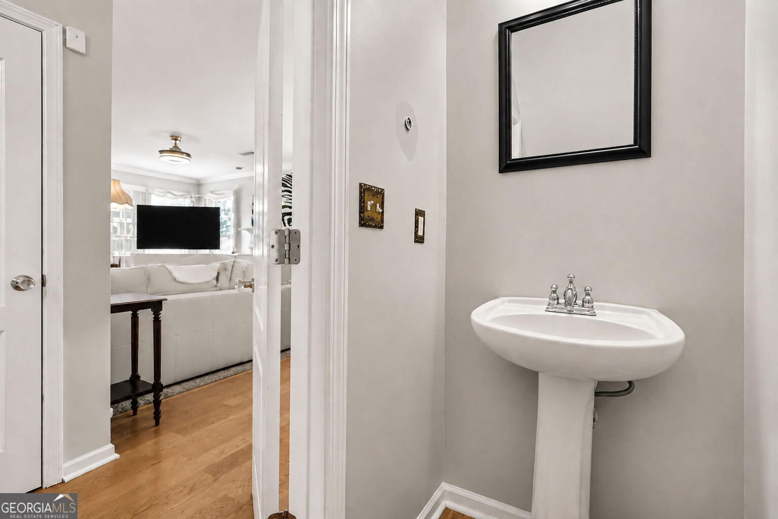 140 Revolutionary Drive Property Photo 6