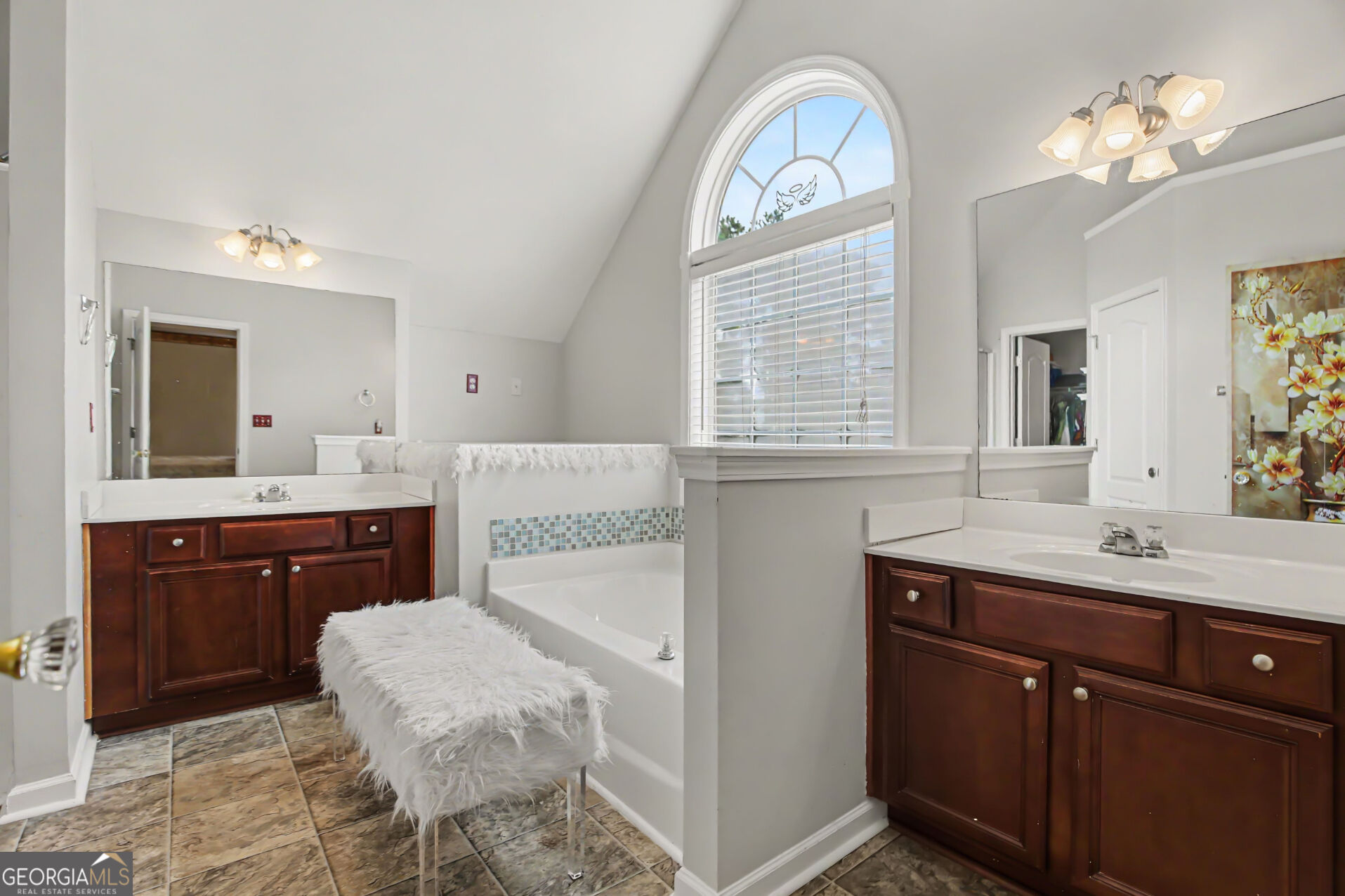 140 Revolutionary Drive Property Photo 17
