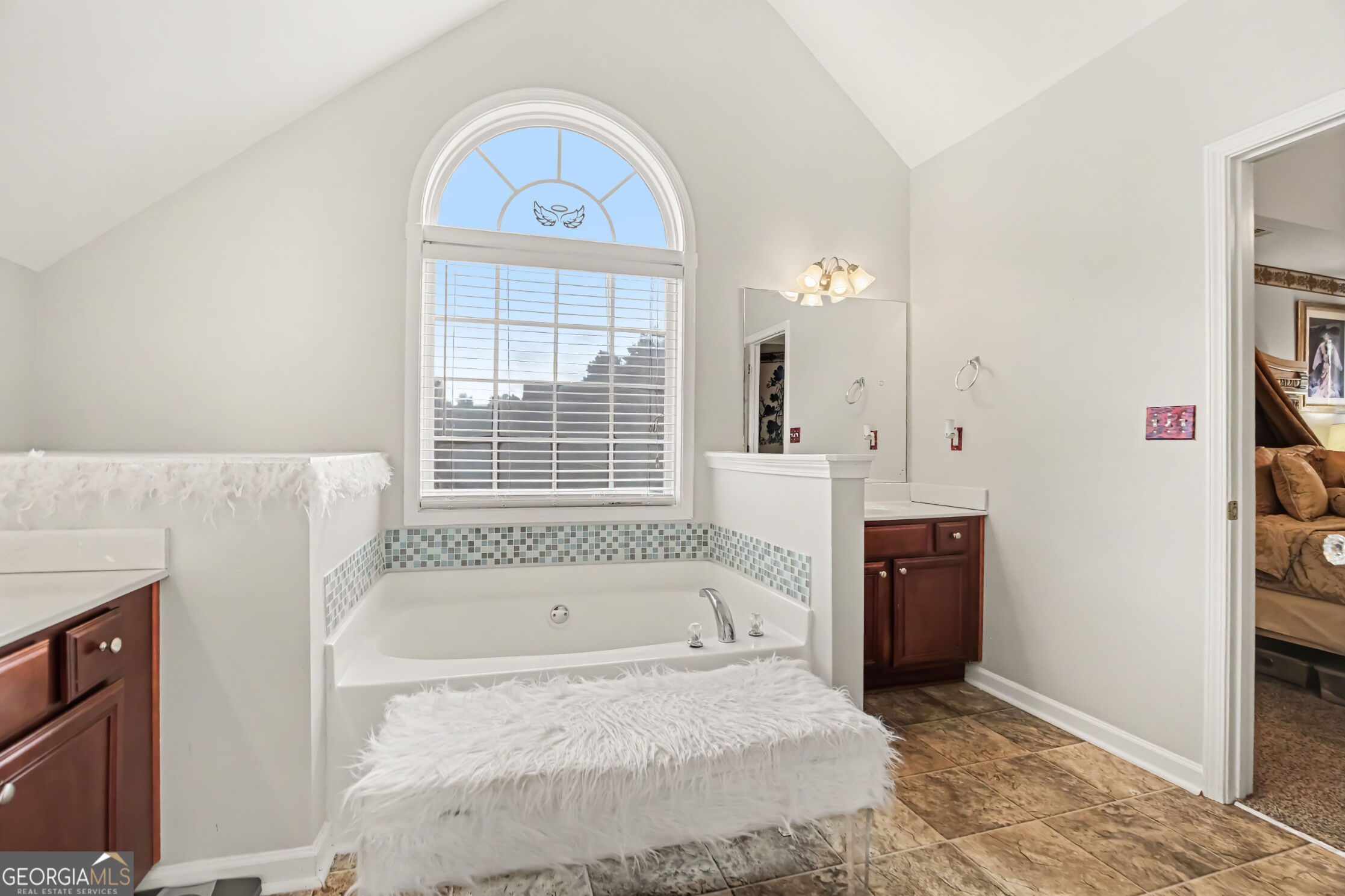 140 Revolutionary Drive Property Photo 19