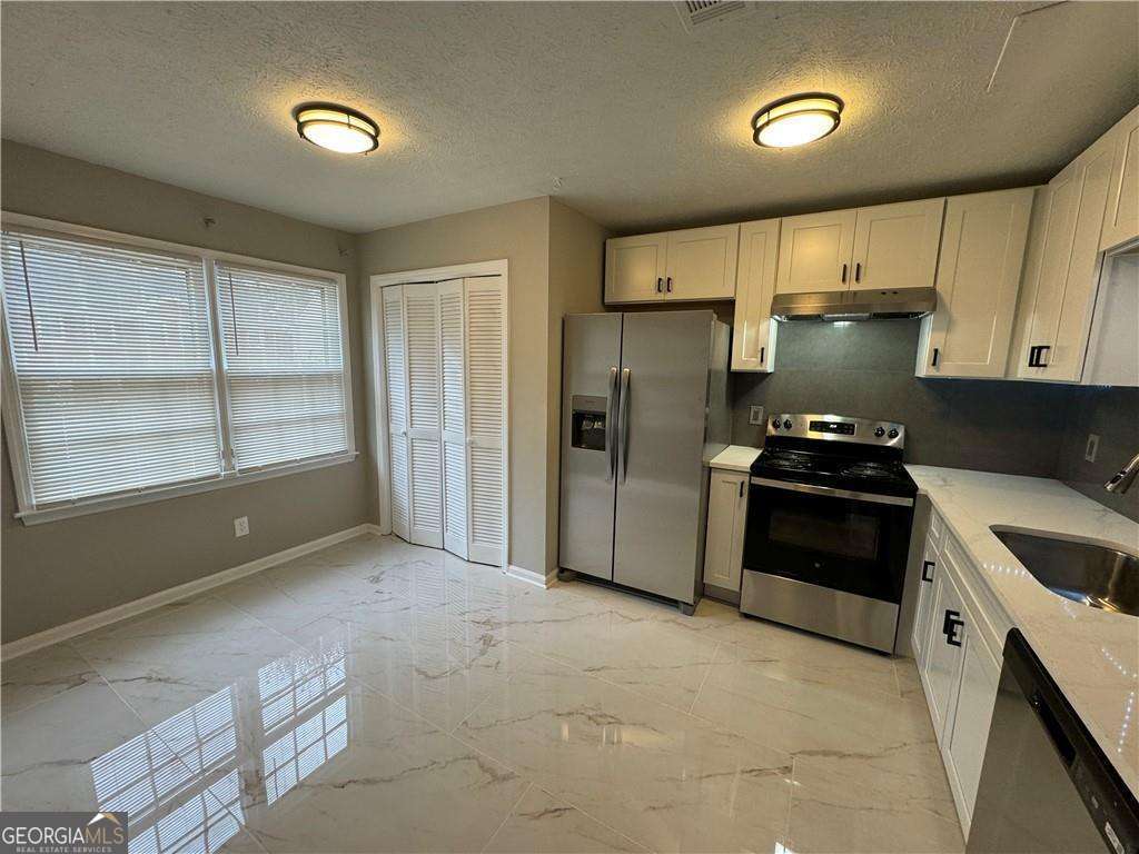 5223 Ridge Forest Drive Property Photo 5