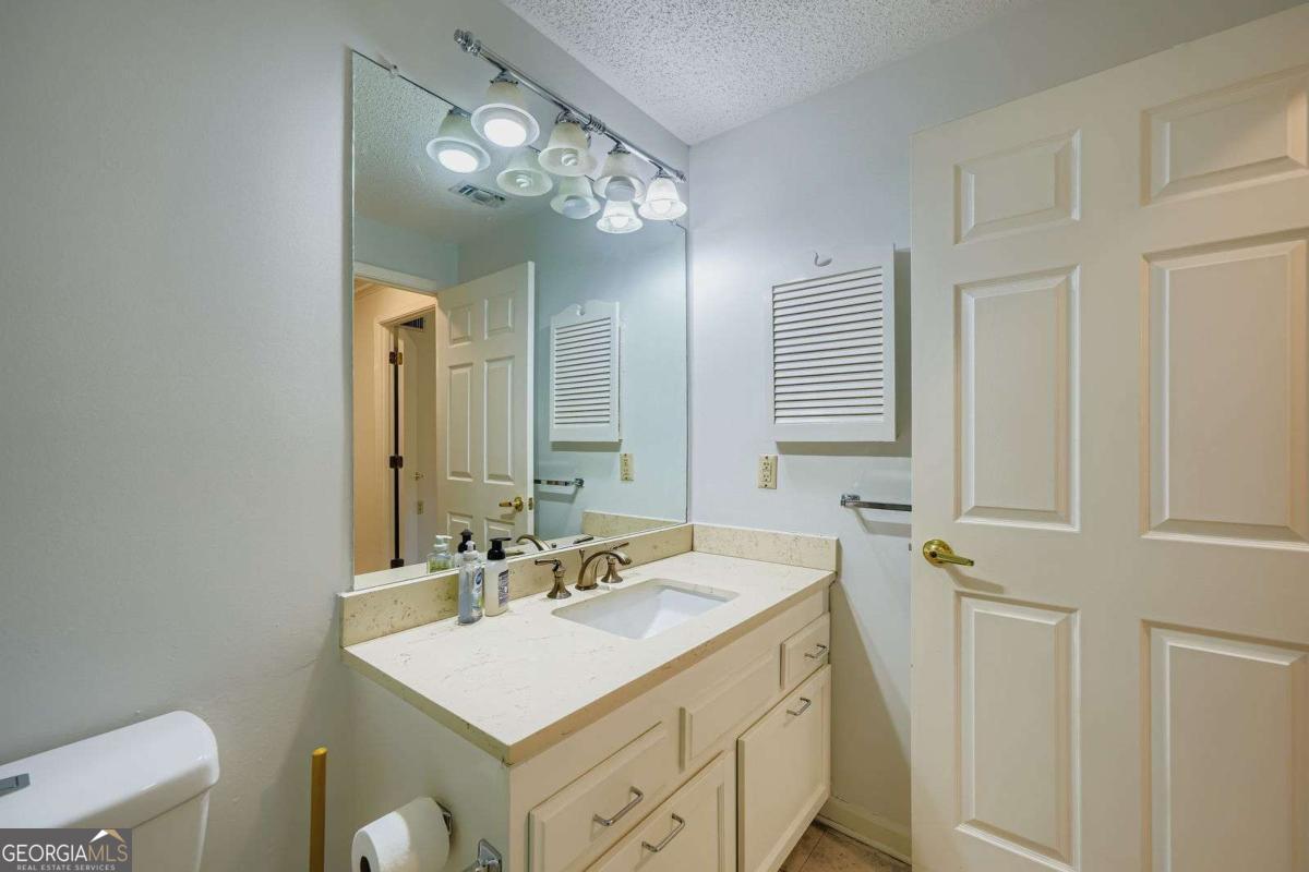 1800 Clairmont Lake # A325 Property Photo 17