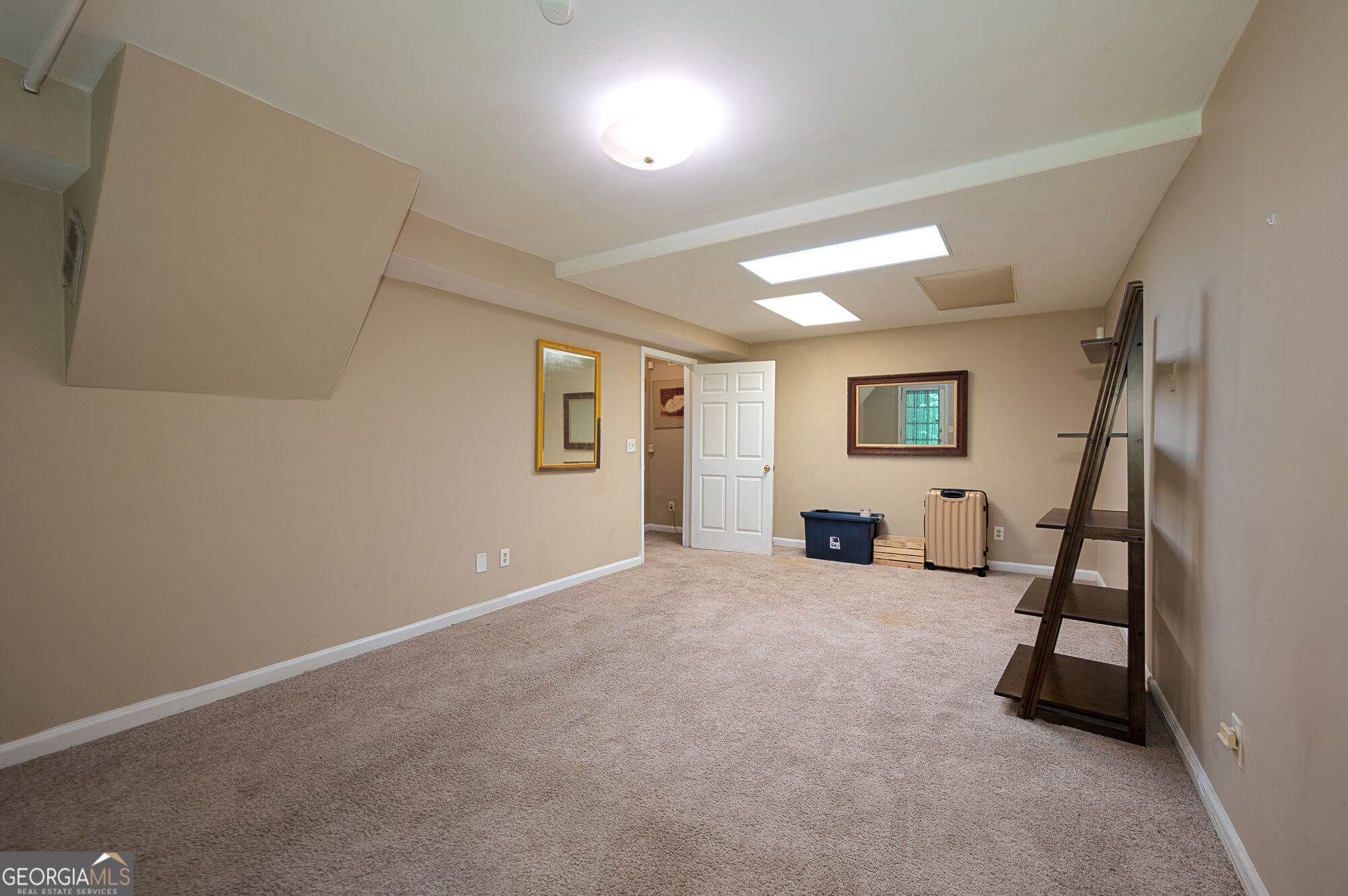 26 Flint Ridge Drive Se Property Photo 7