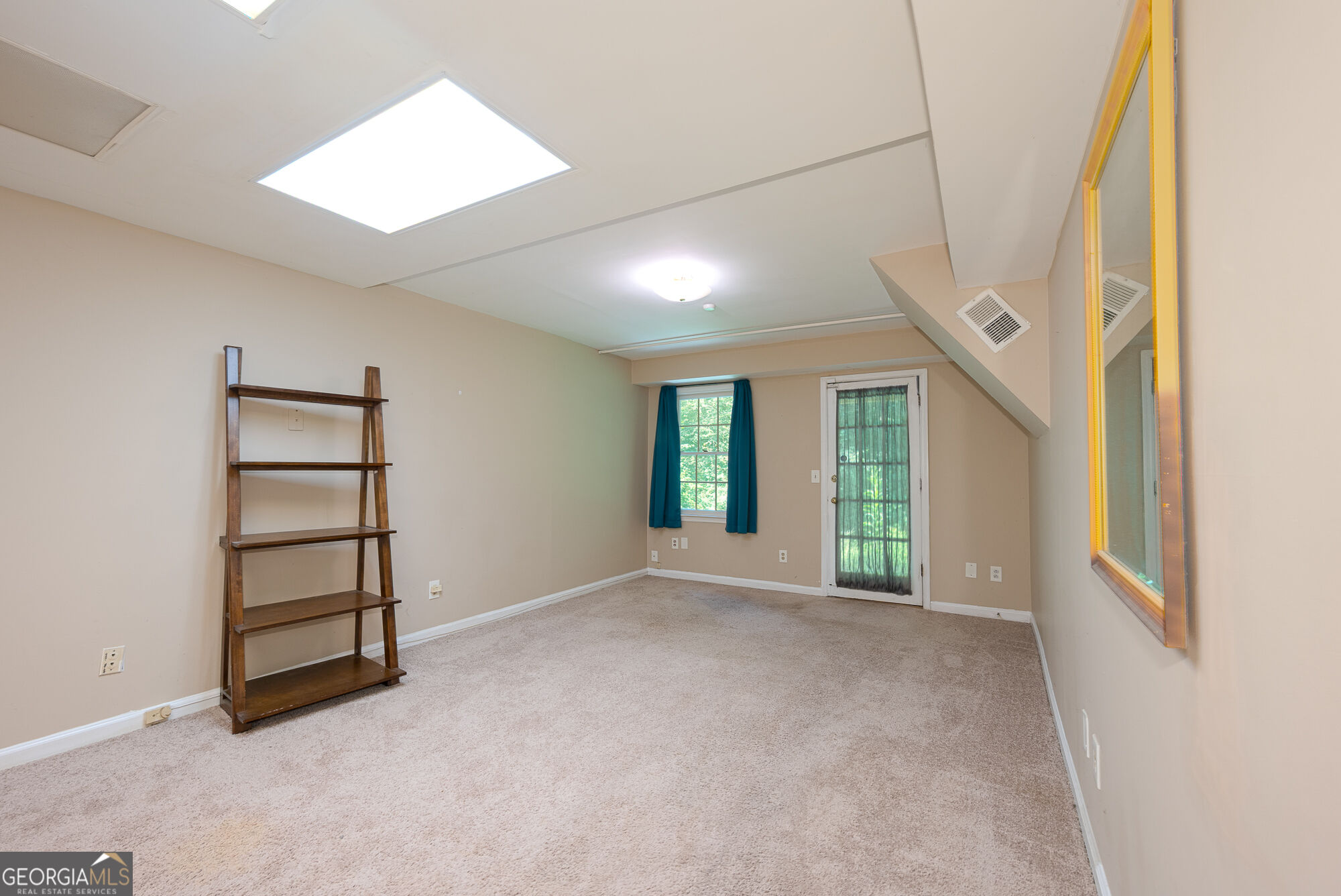 26 Flint Ridge Drive Se Property Photo 8