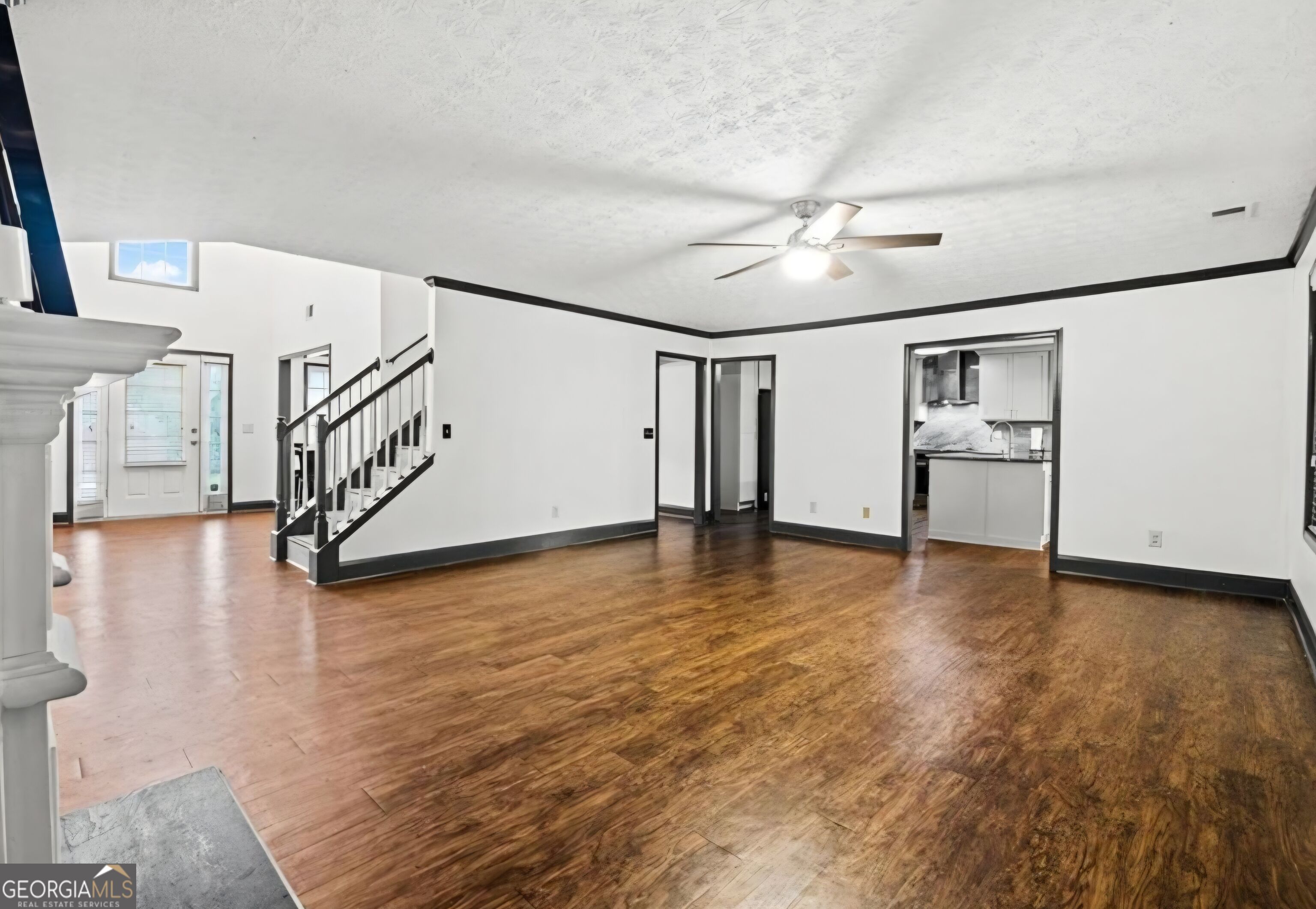 10208 Hemlock Way Property Photo 3
