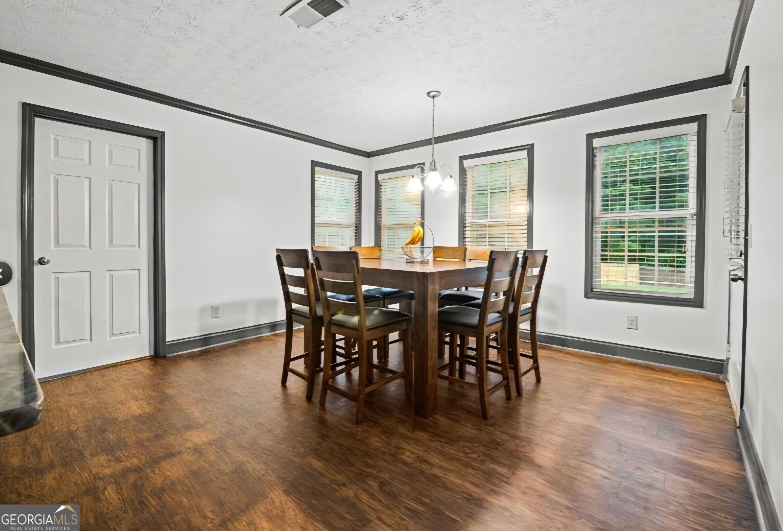 10208 Hemlock Way Property Photo 7
