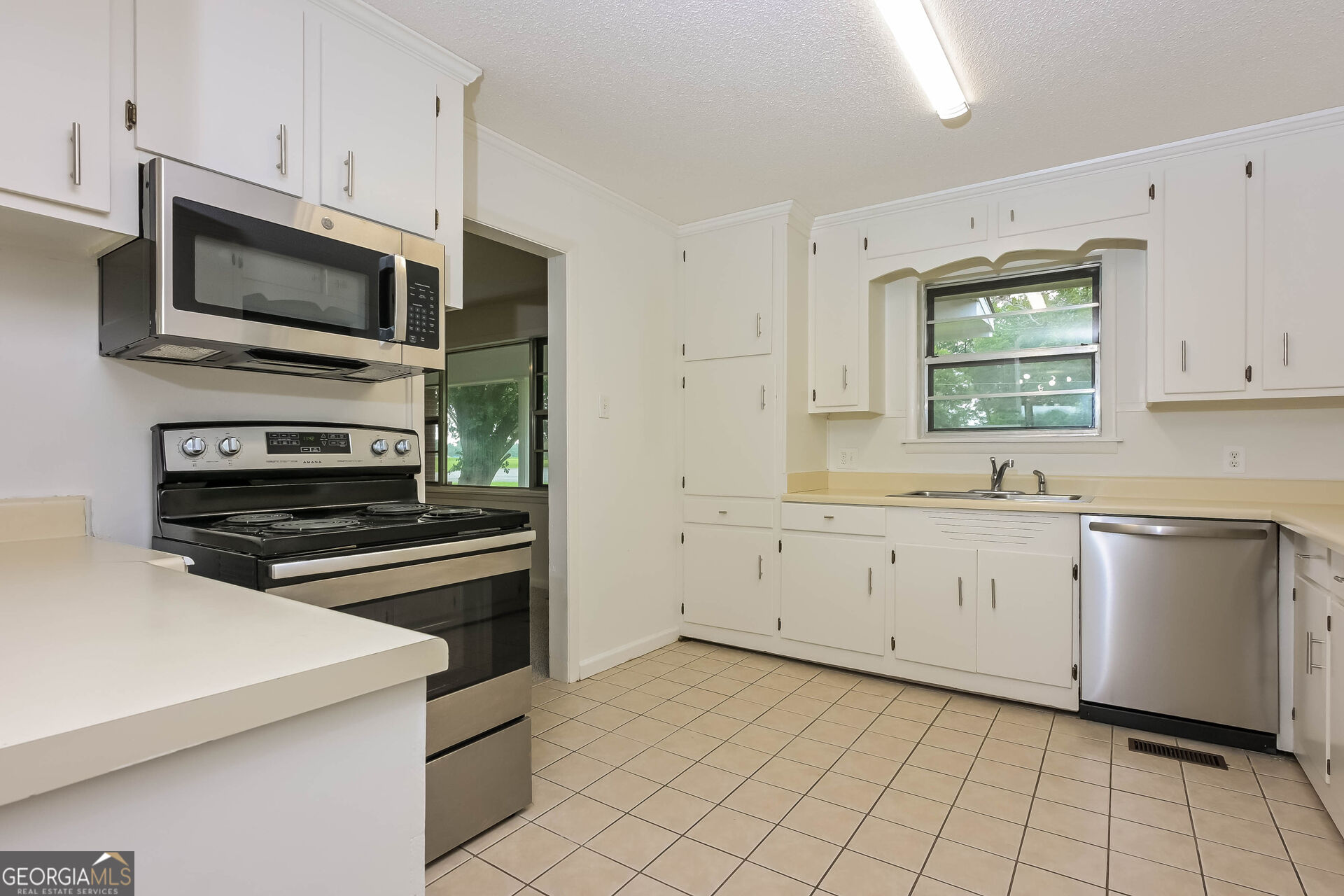 763 Oak Avenue Property Photo 2