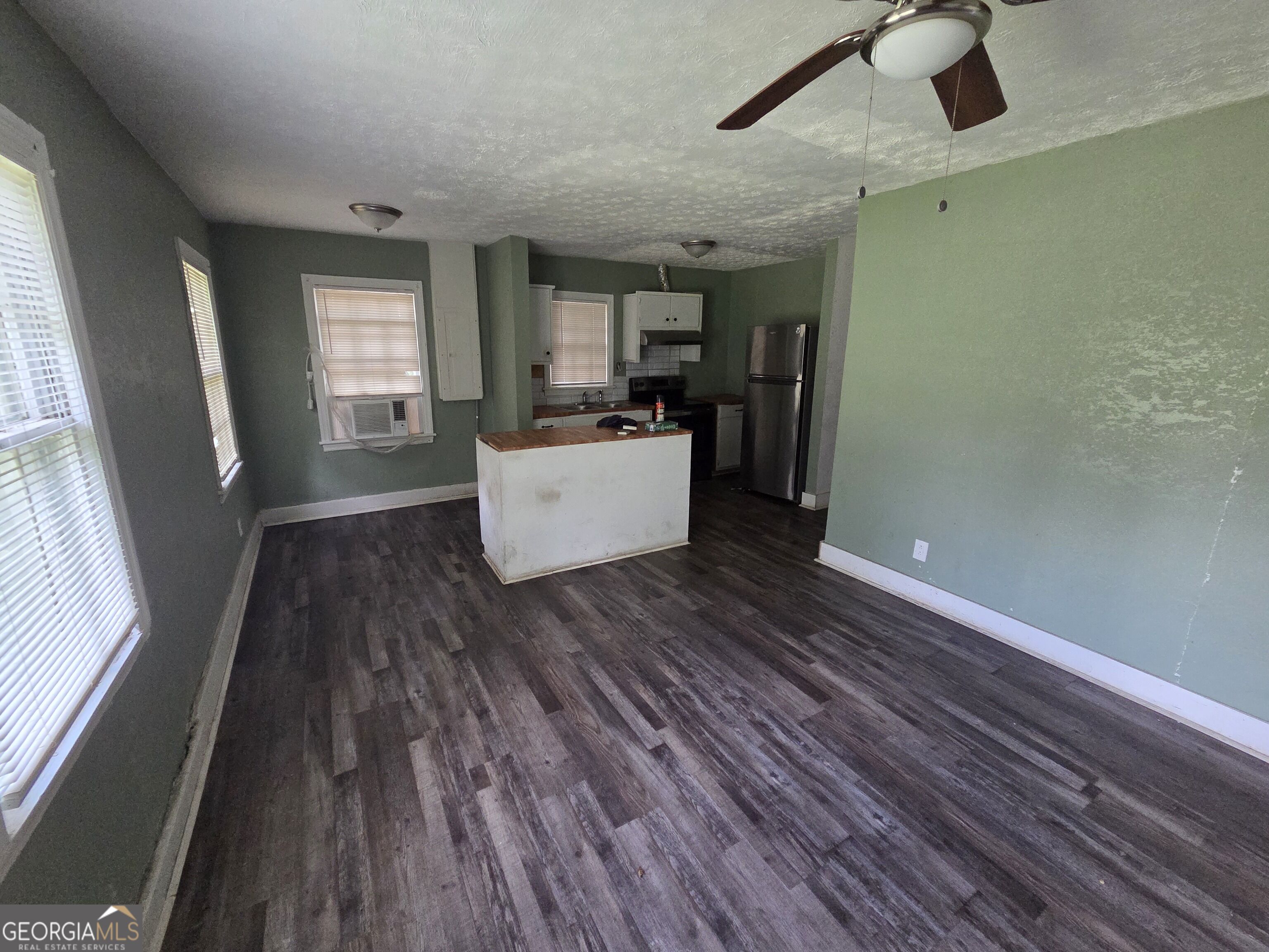 936 Calvin Avenue Property Photo 2
