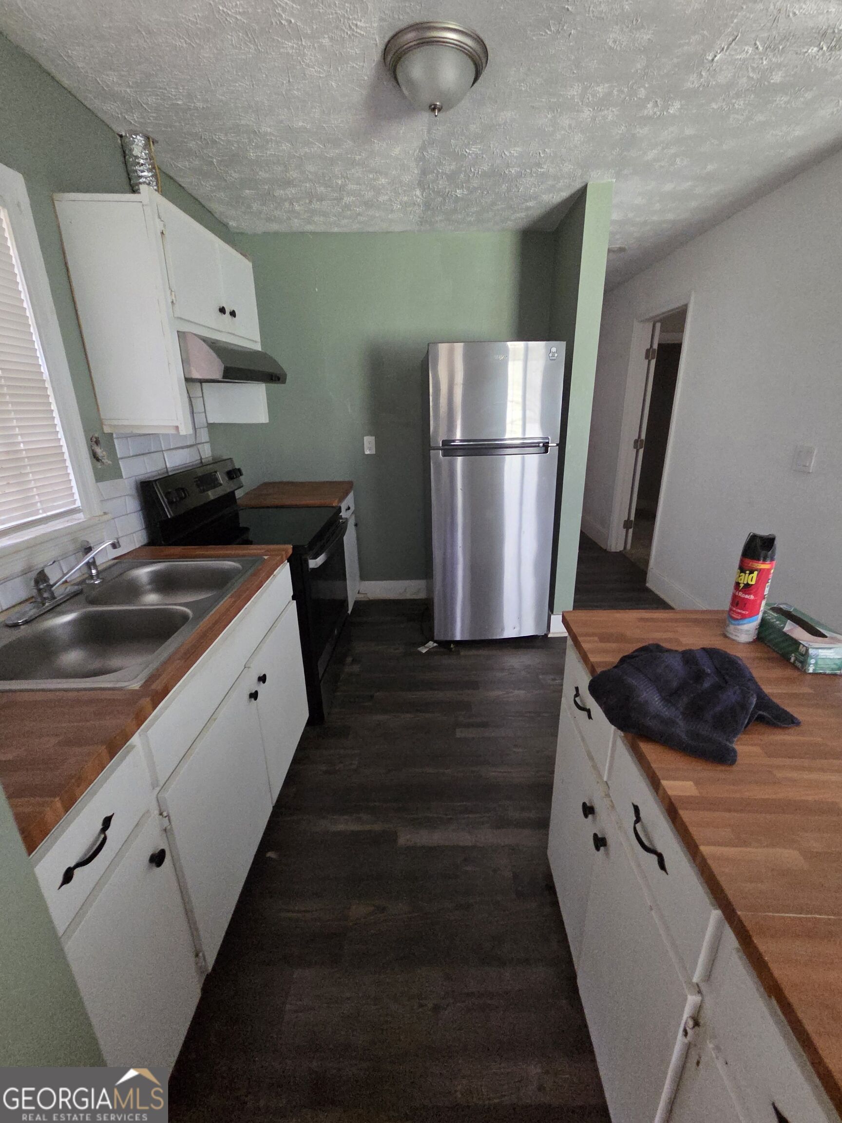 936 Calvin Avenue Property Photo 4