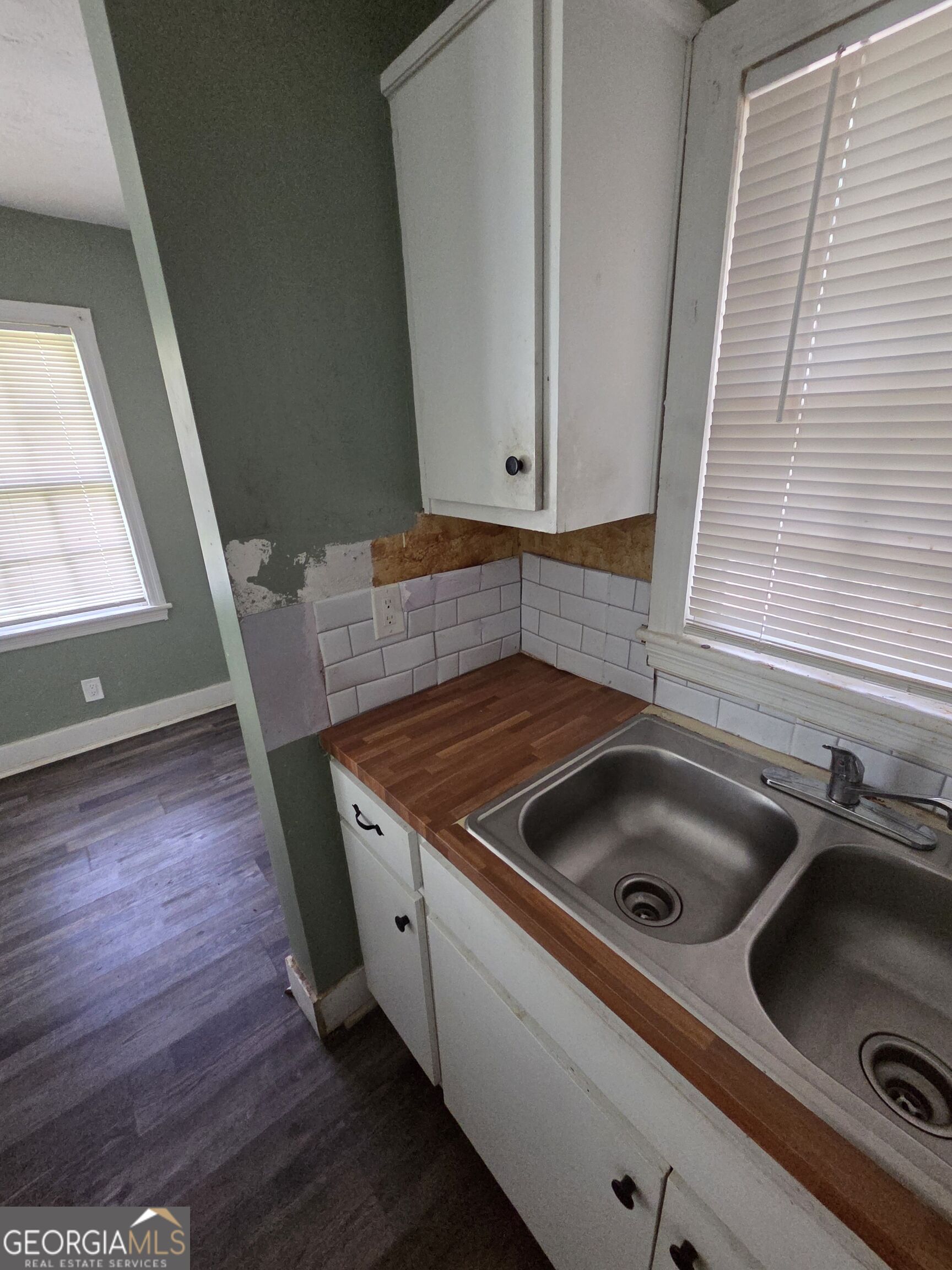 936 Calvin Avenue Property Photo 6