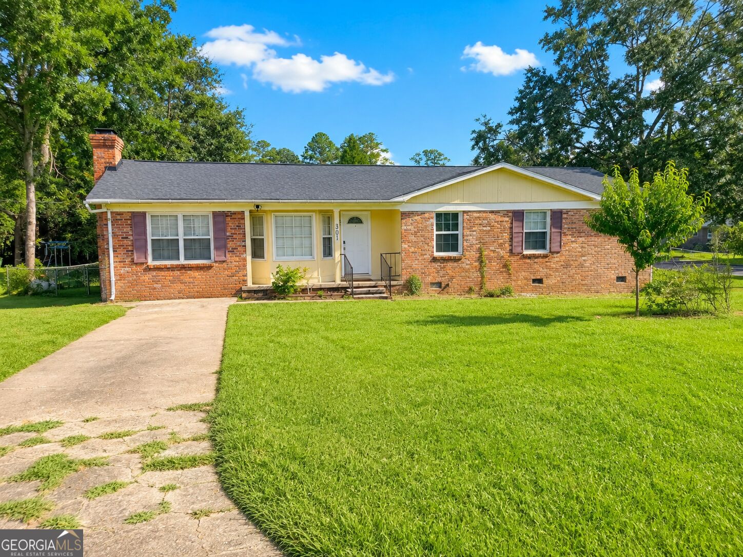 301 Sharon Drive Property Photo 1
