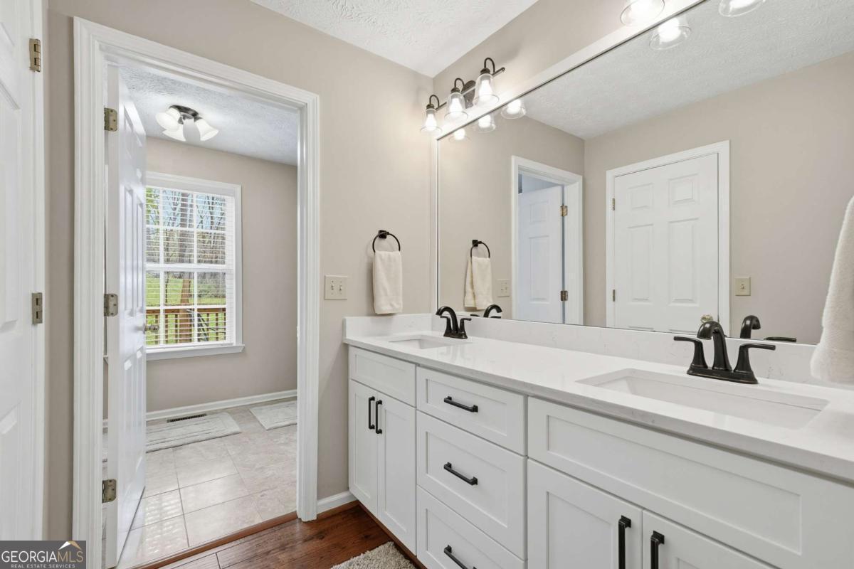 134 Nicholson Lane Property Photo 26