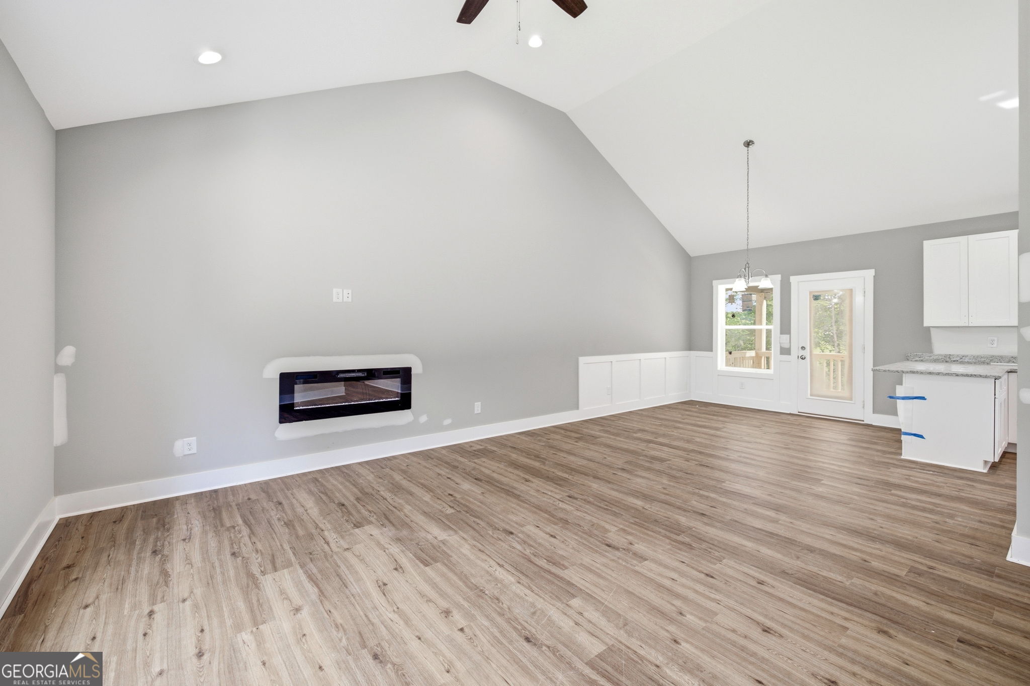 284 Stonington Drive Property Photo 8