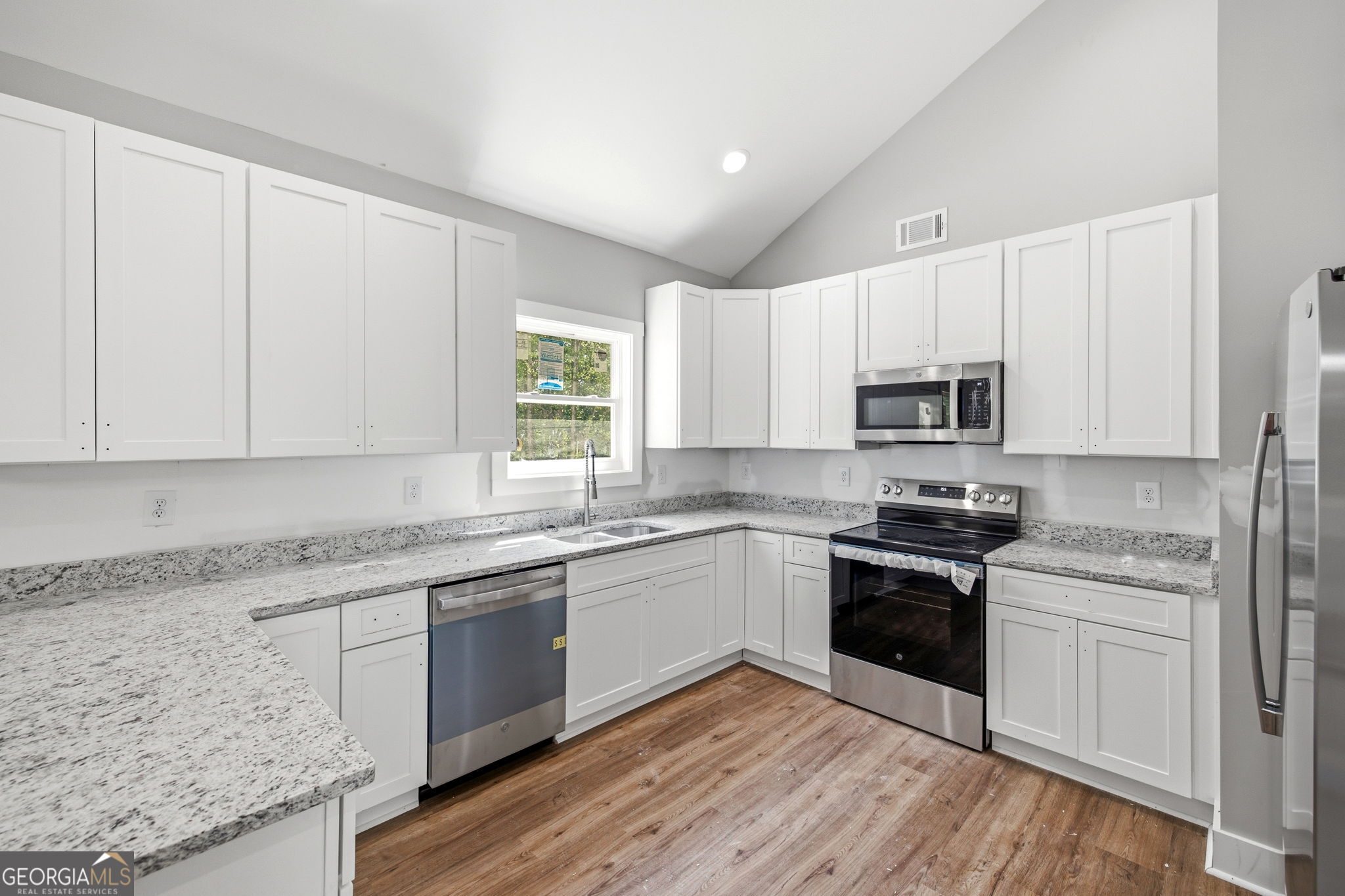 284 Stonington Drive Property Photo 11