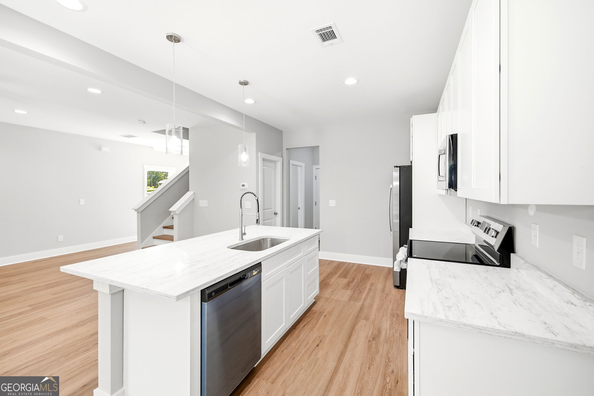 318 Stonington Drive Property Photo 11