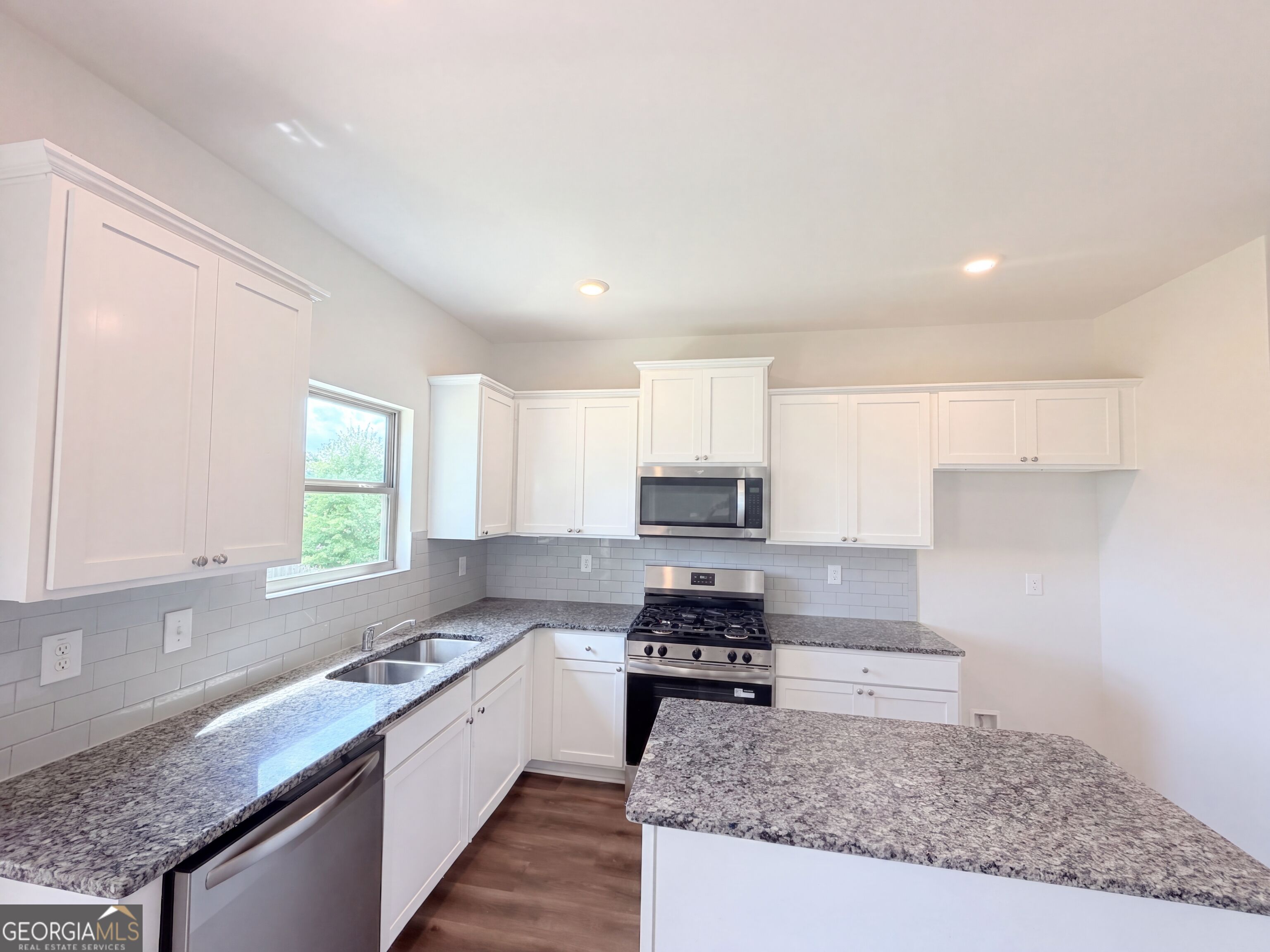 2048 Massey Lane Property Photo 2