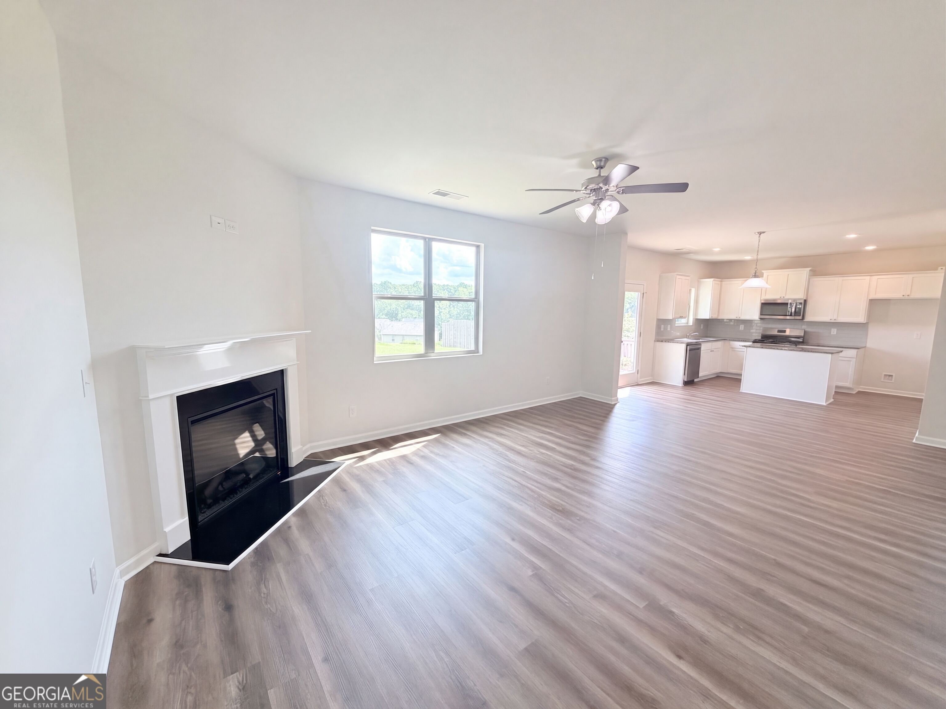 2048 Massey Lane Property Photo 3