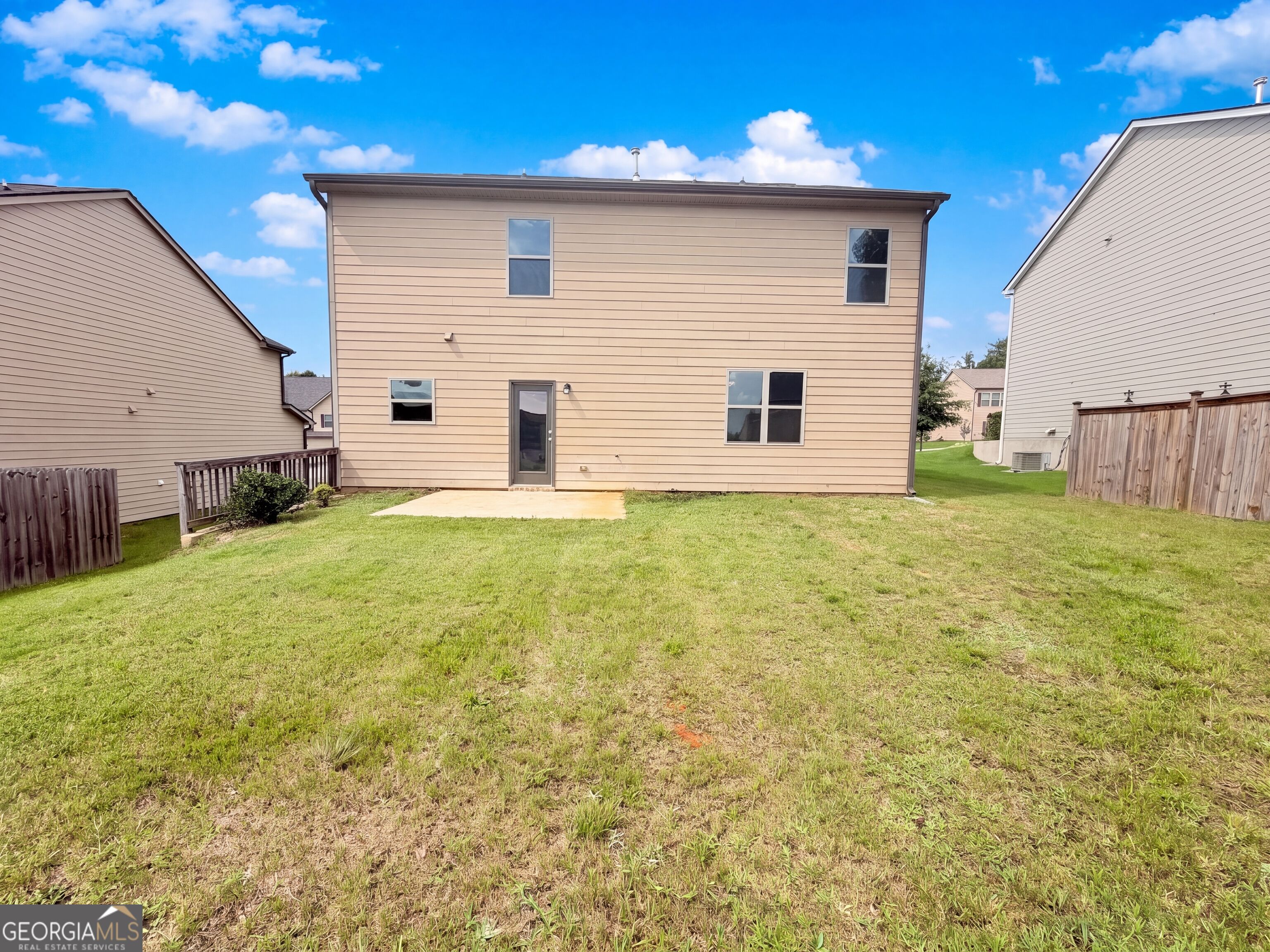 2048 Massey Lane Property Photo 5