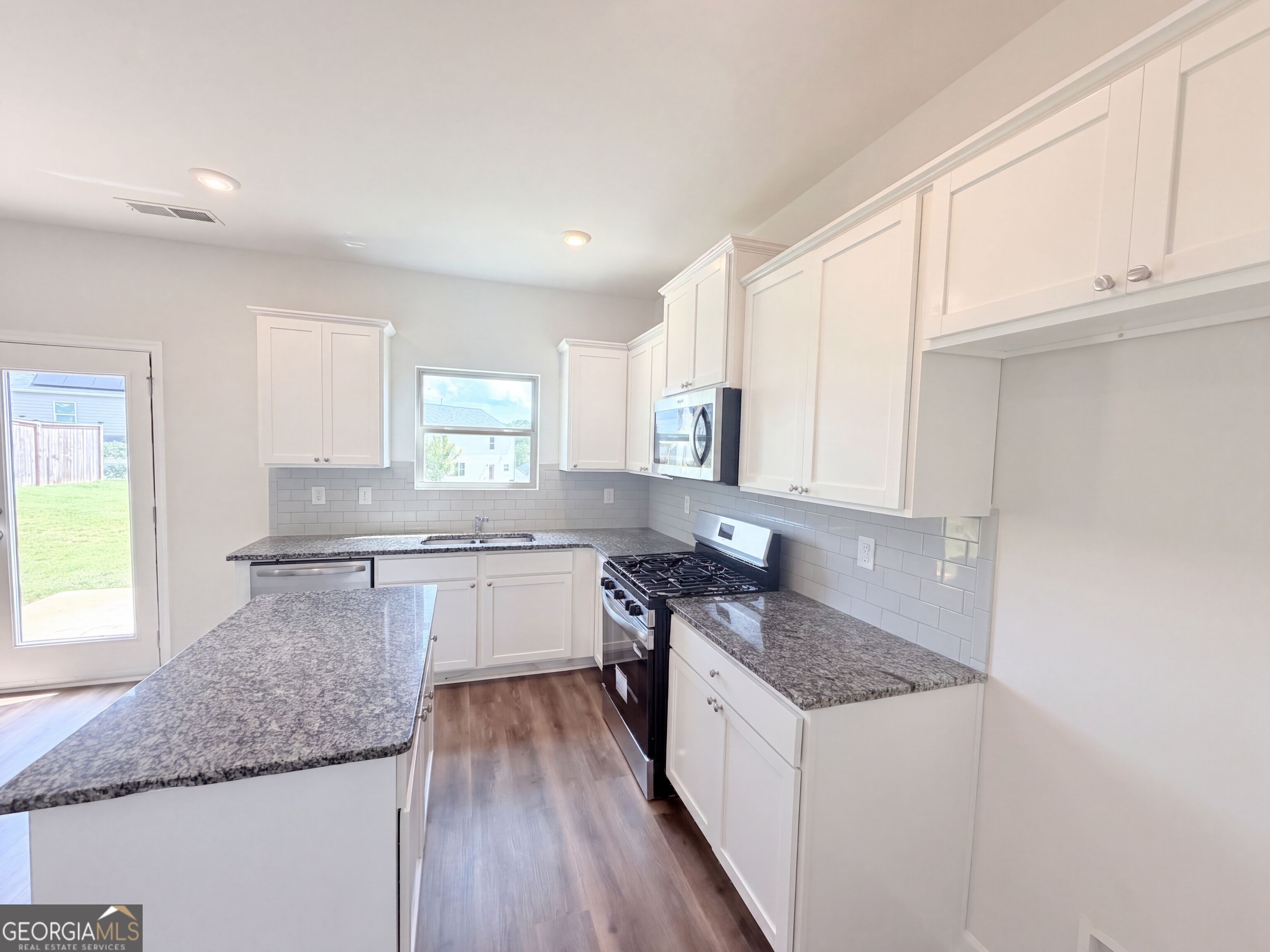 2048 Massey Lane Property Photo 9