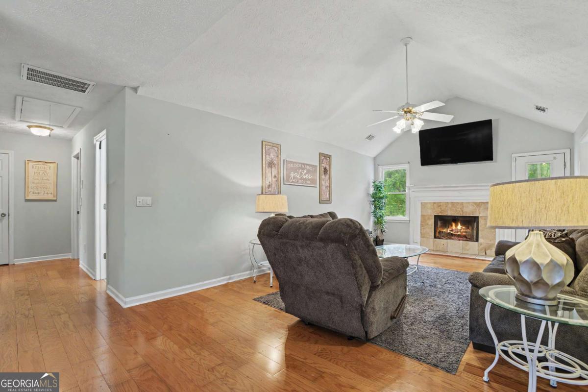 5643 Pipsissewa Drive Property Photo 6
