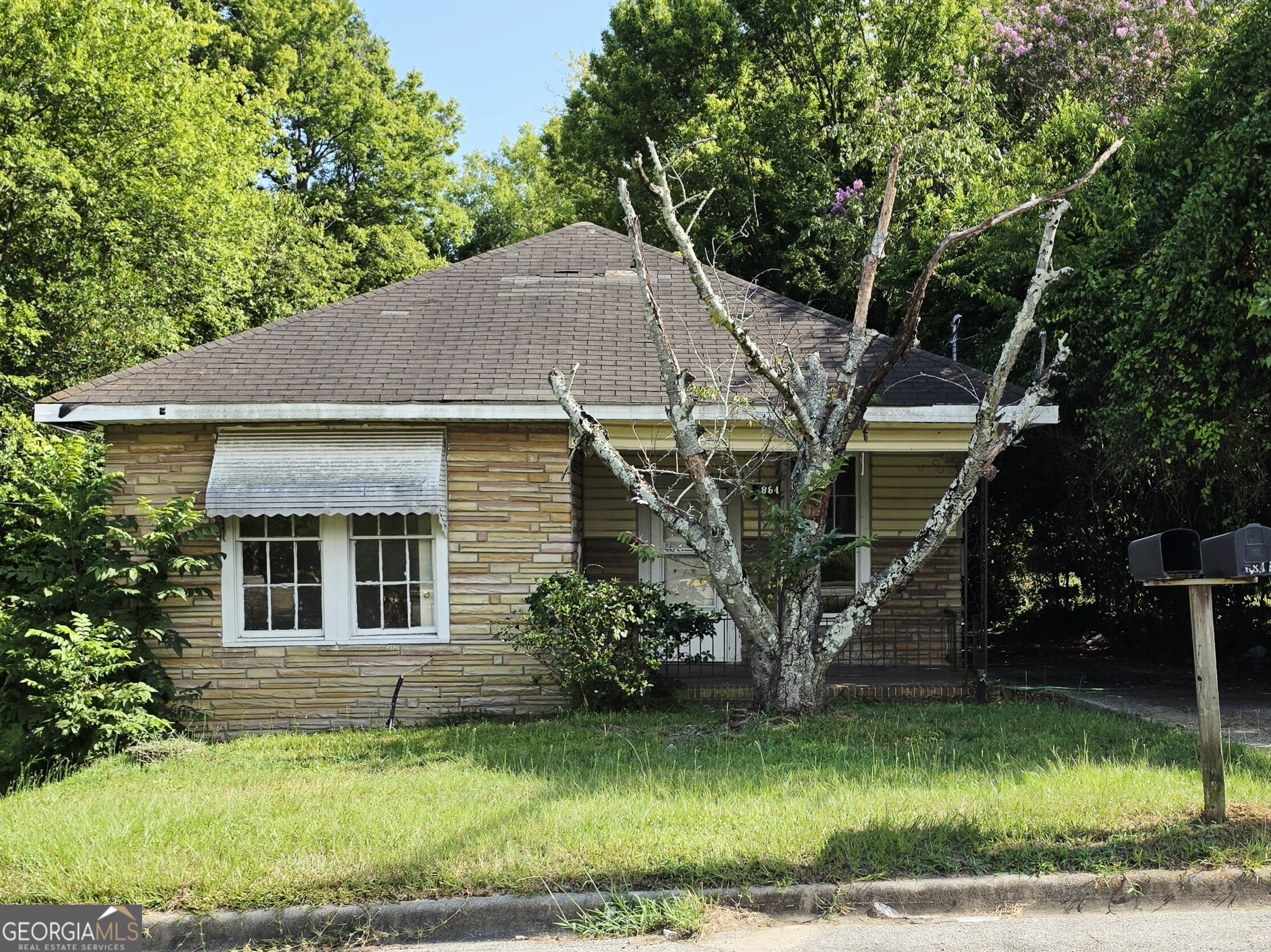 884 Richmond Street Property Photo 1