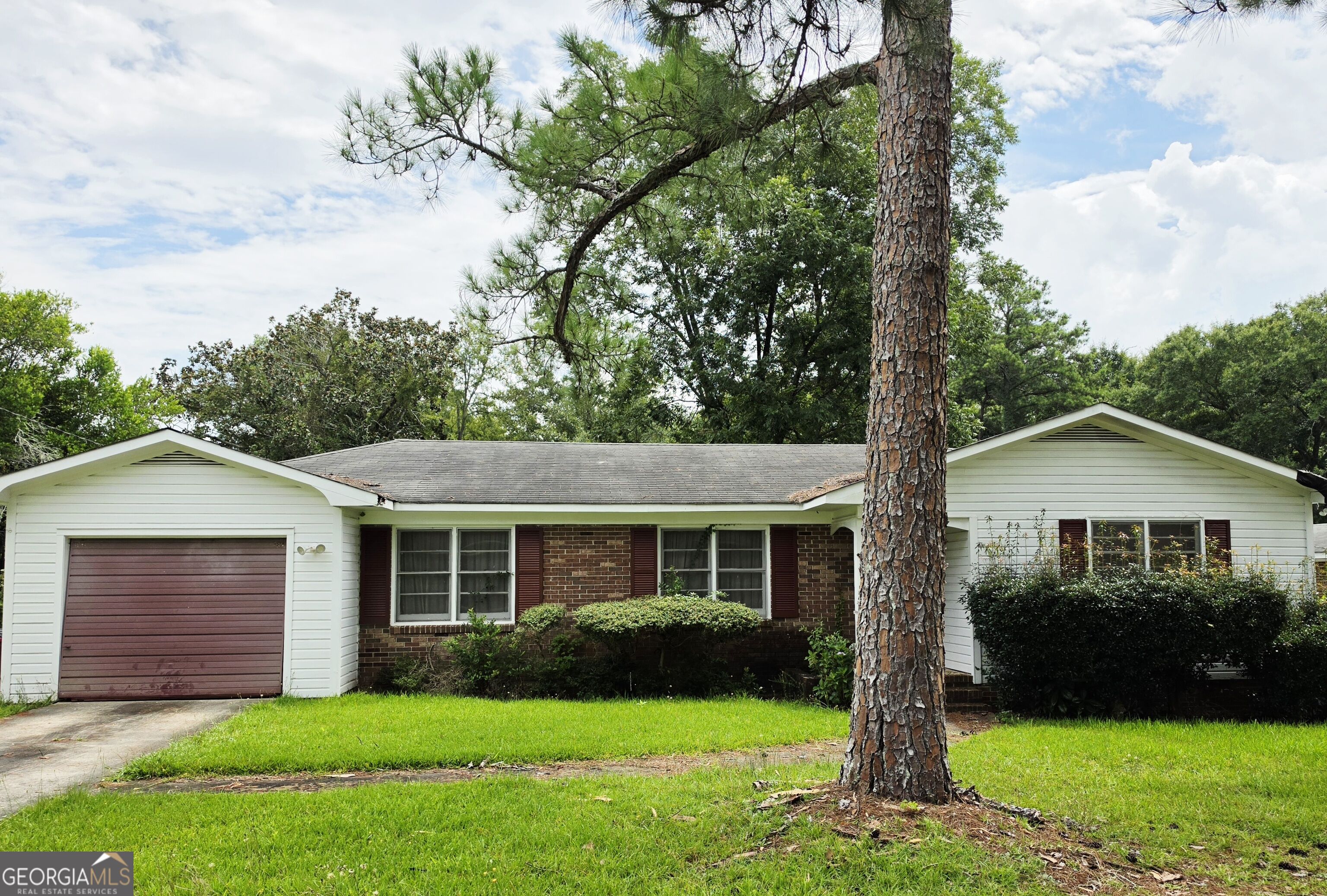 1404 Long Acre Drive Property Photo 1