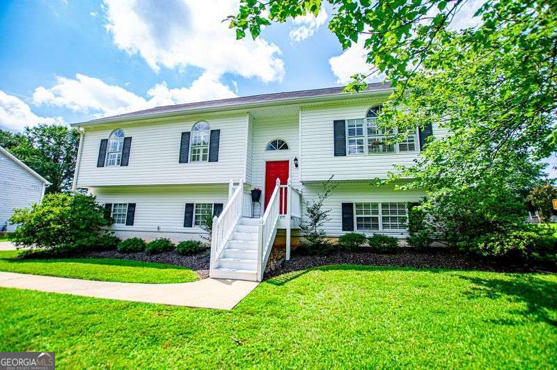 4265 E Chapel Hill Road Property Photo 1