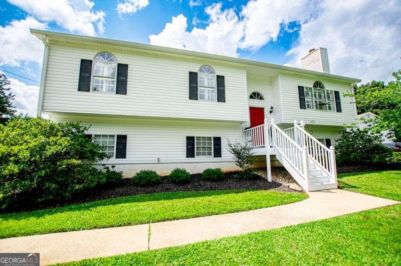 4265 E Chapel Hill Road Property Photo 3