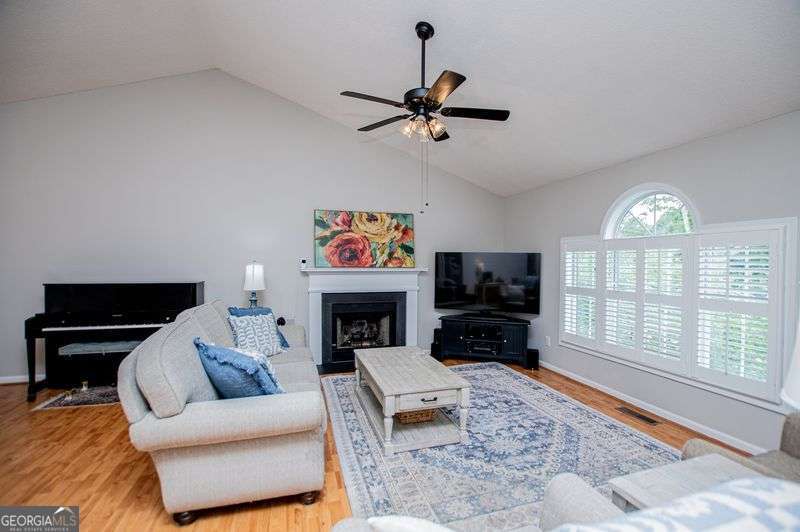 4265 E Chapel Hill Road Property Photo 12