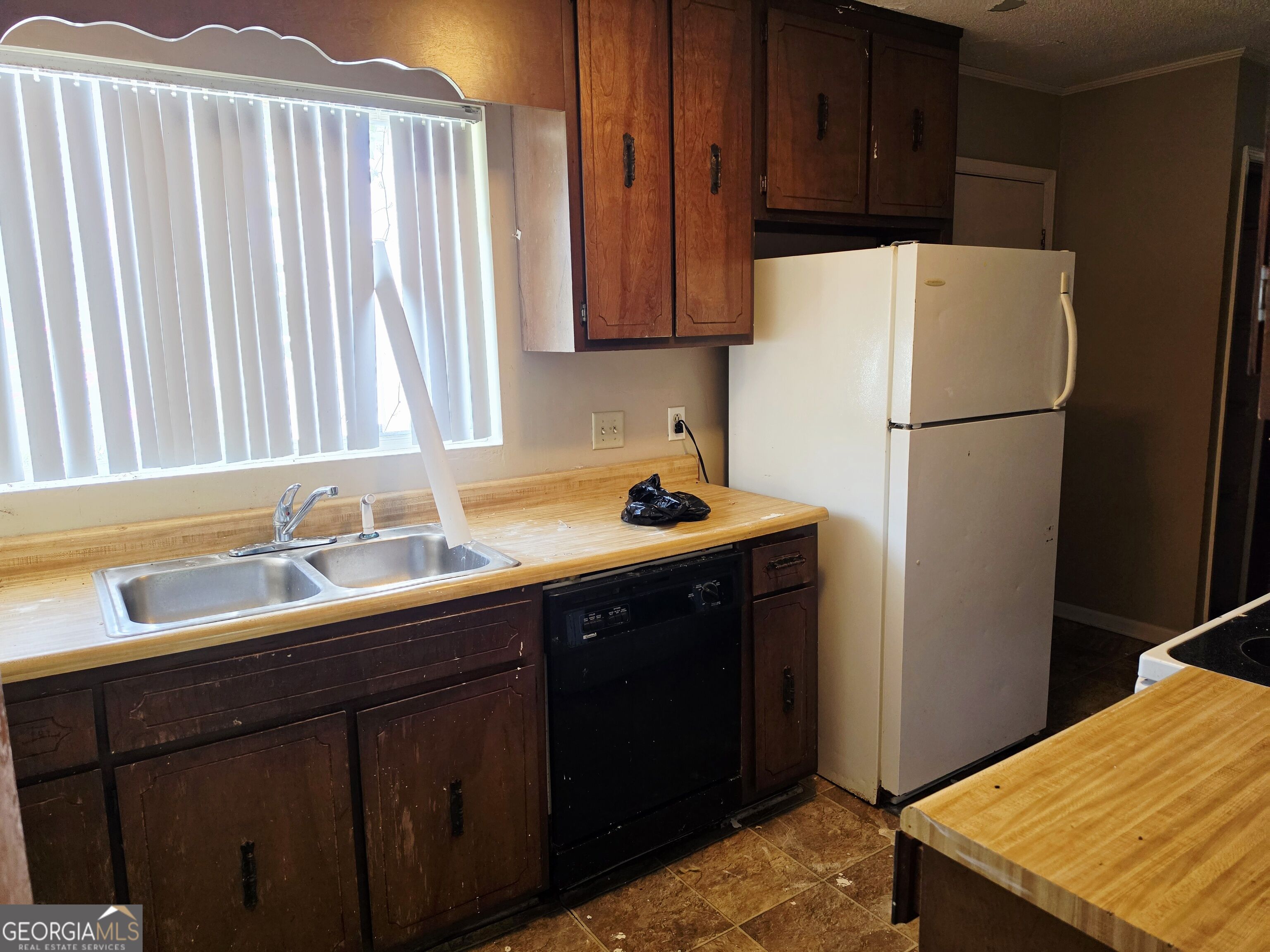 601 Friar Tuck Lane Property Photo 3