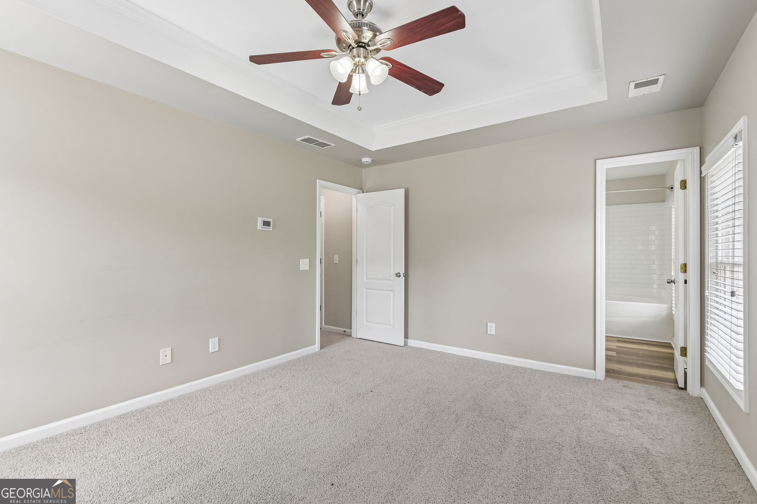 203 Valley Crossing Property Photo 8