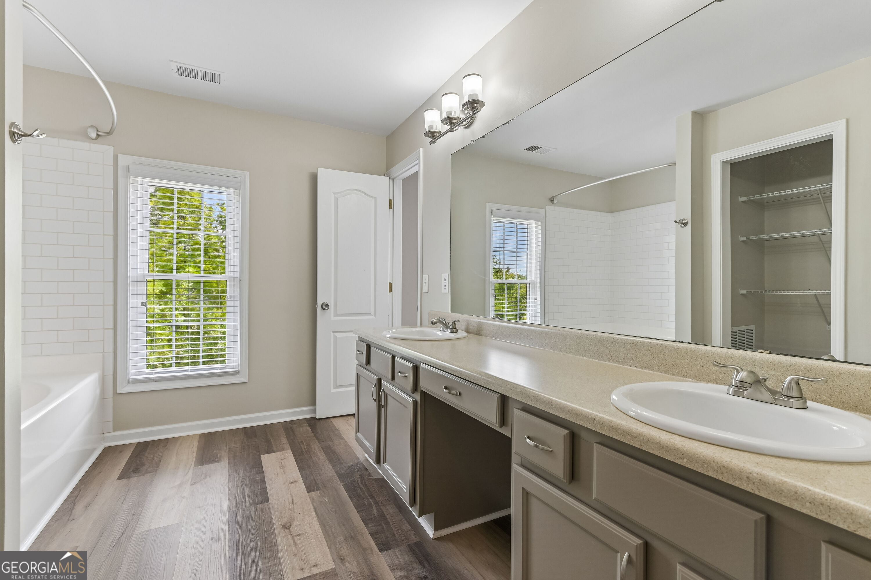 203 Valley Crossing Property Photo 26