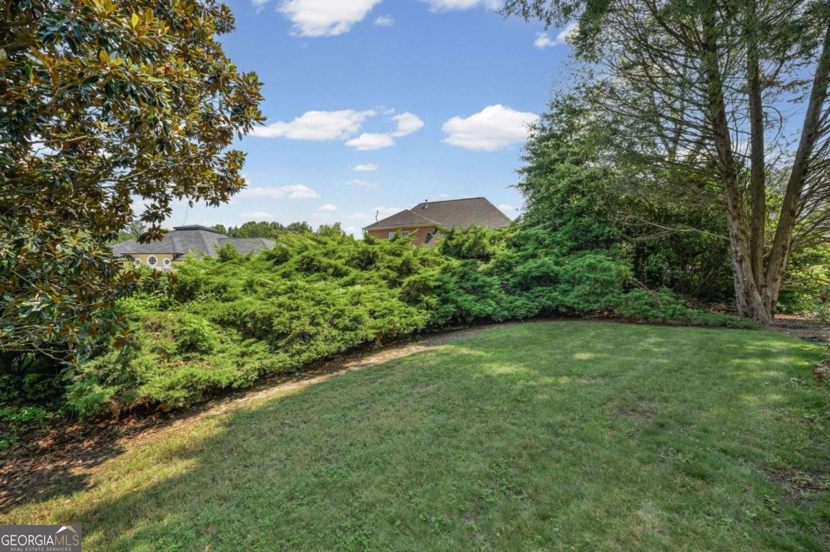 404 Players Court Property Photo 32