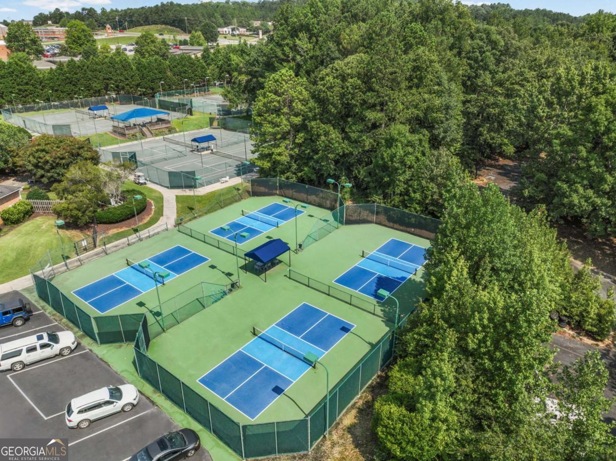 404 Players Court Property Photo 44