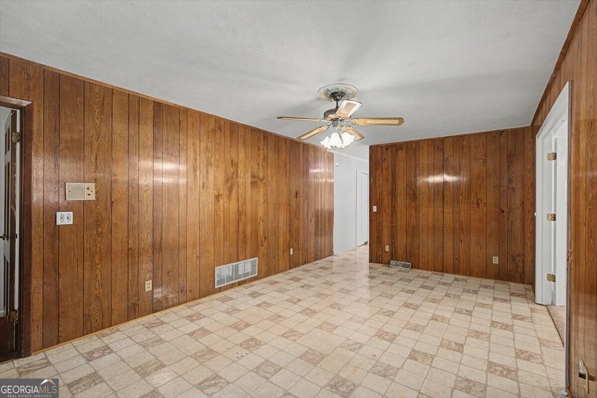 18 Albion Drive Sw Property Photo 9