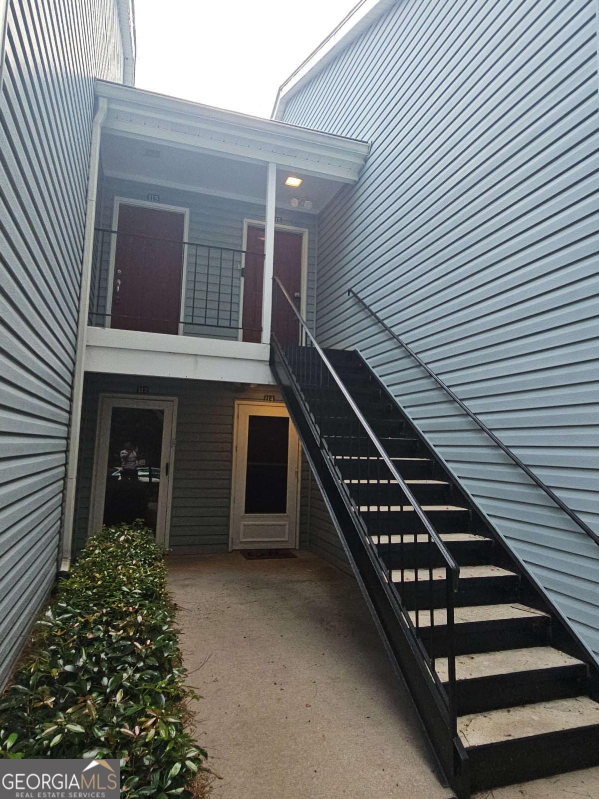 113 Hampshire Court # 113 Property Photo 4