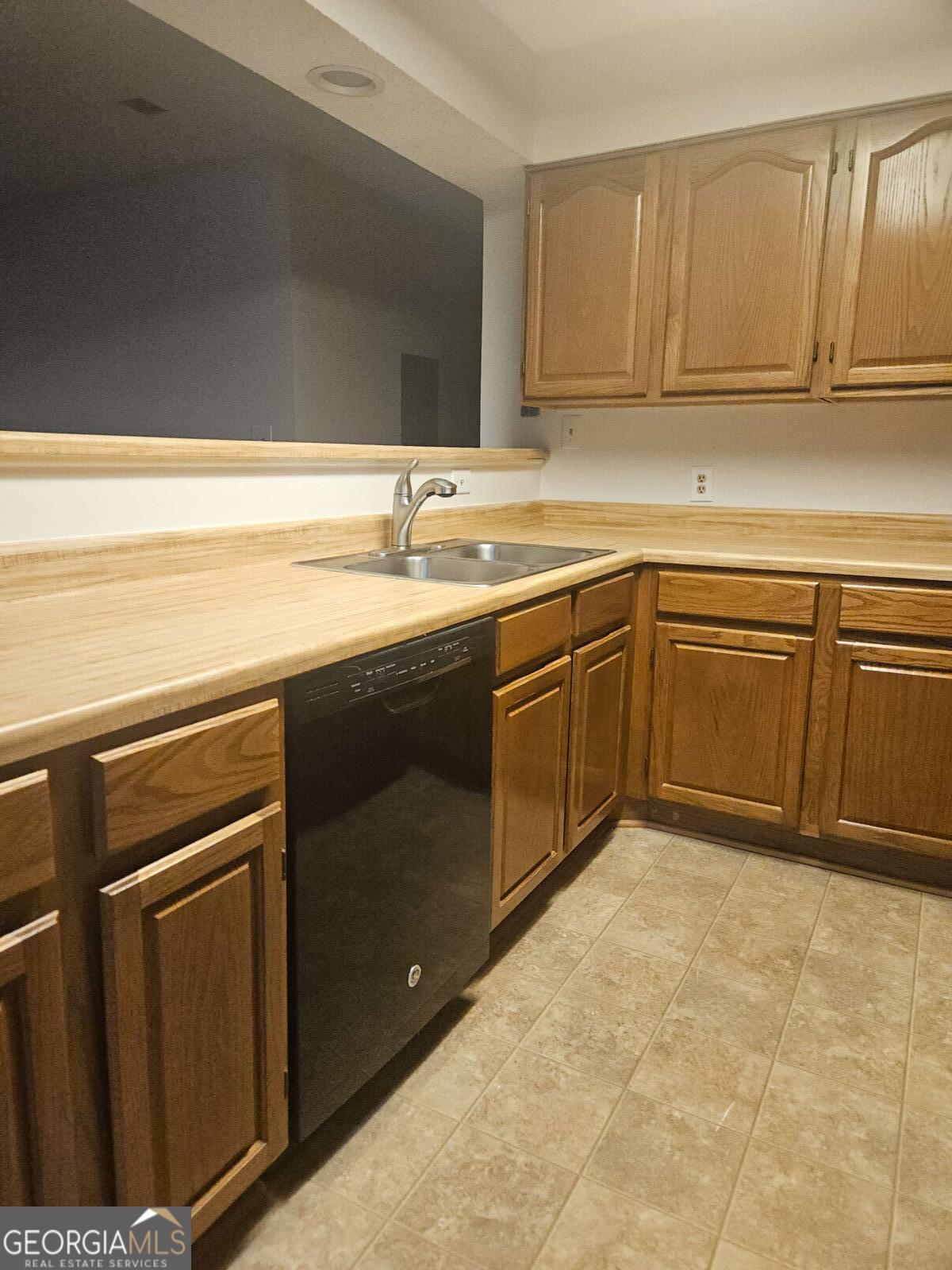 113 Hampshire Court # 113 Property Photo 8