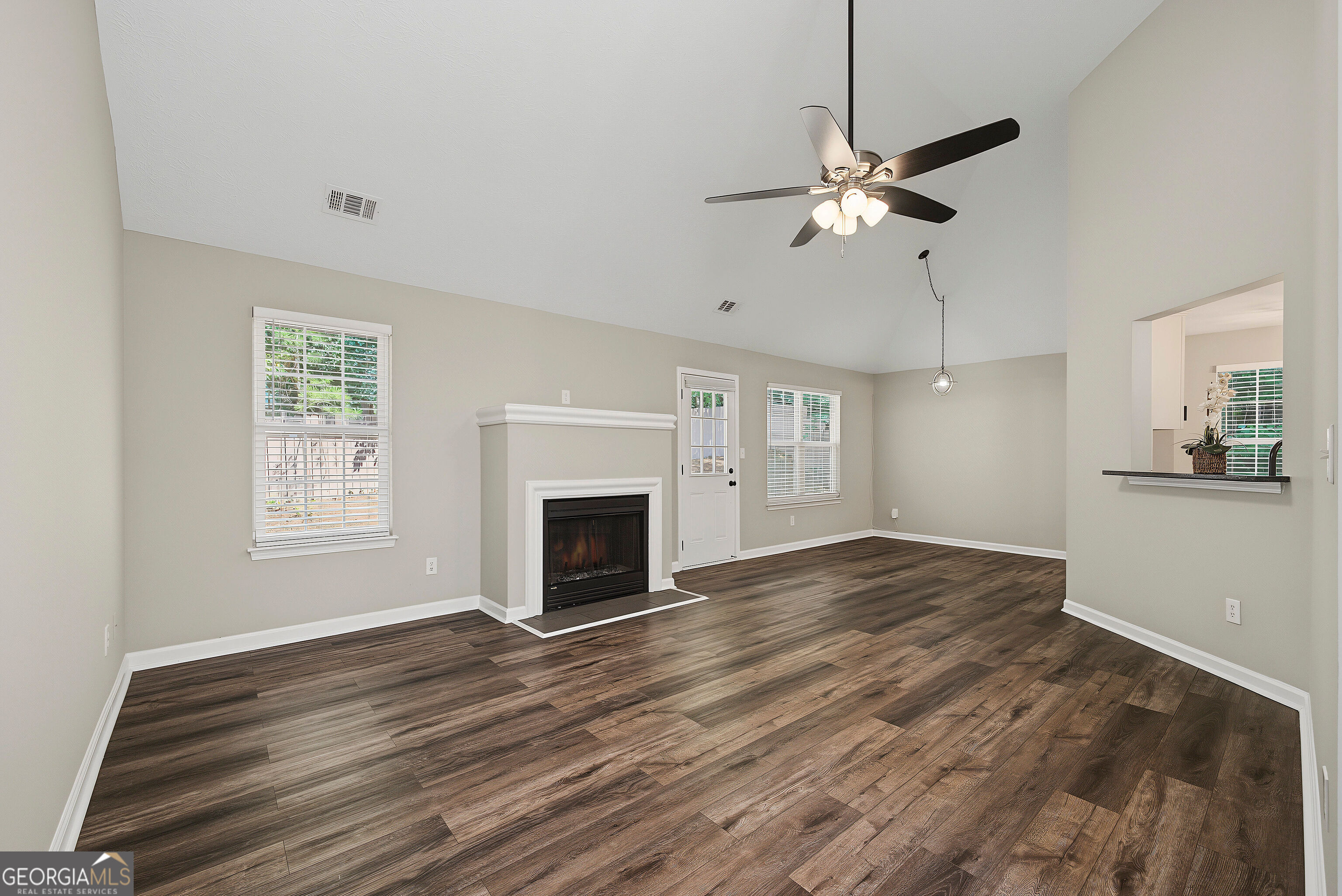 7650 Summit Trail Property Photo 4