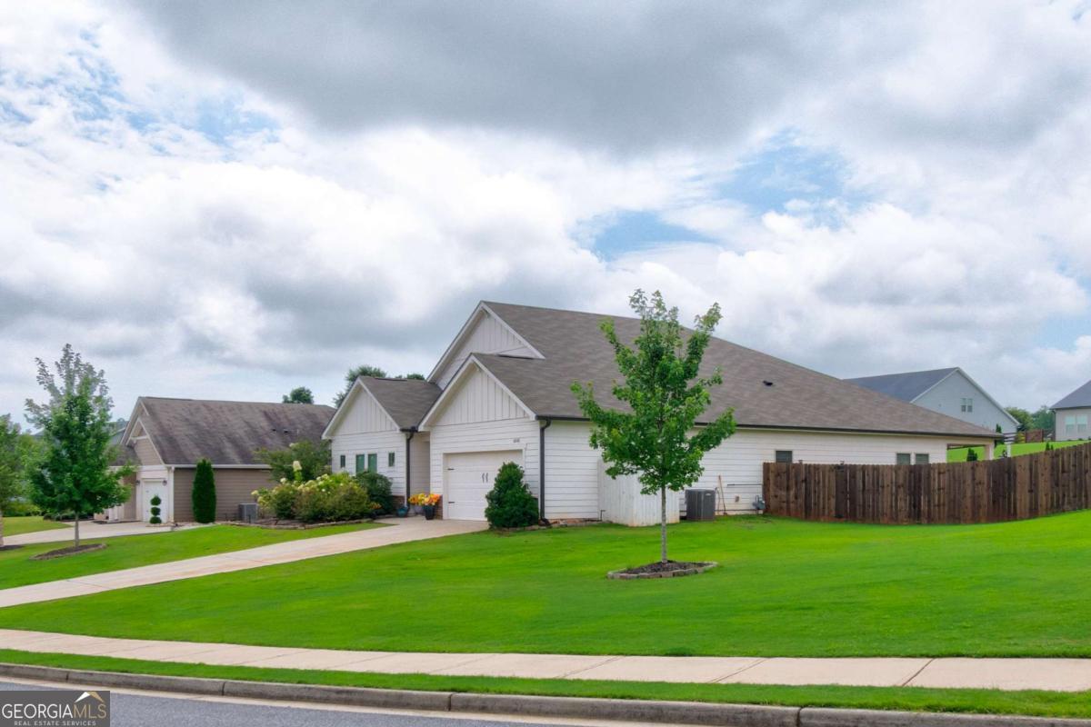 6545 Trailway Trace Property Photo 3
