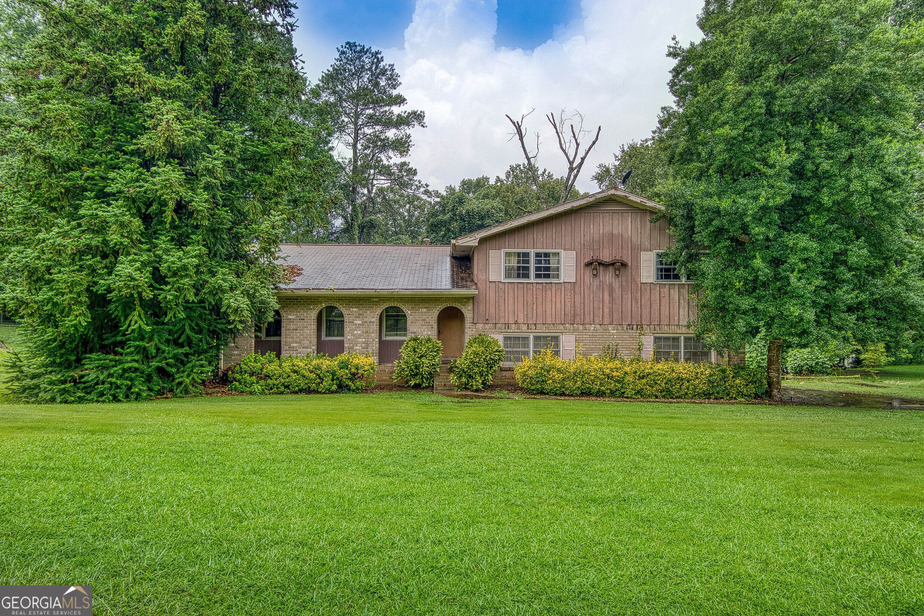 2069 Forest Drive Property Photo 1
