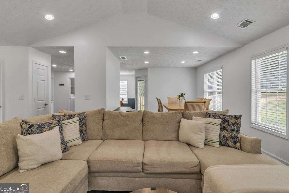 7020 Greenridge Drive Property Photo 6