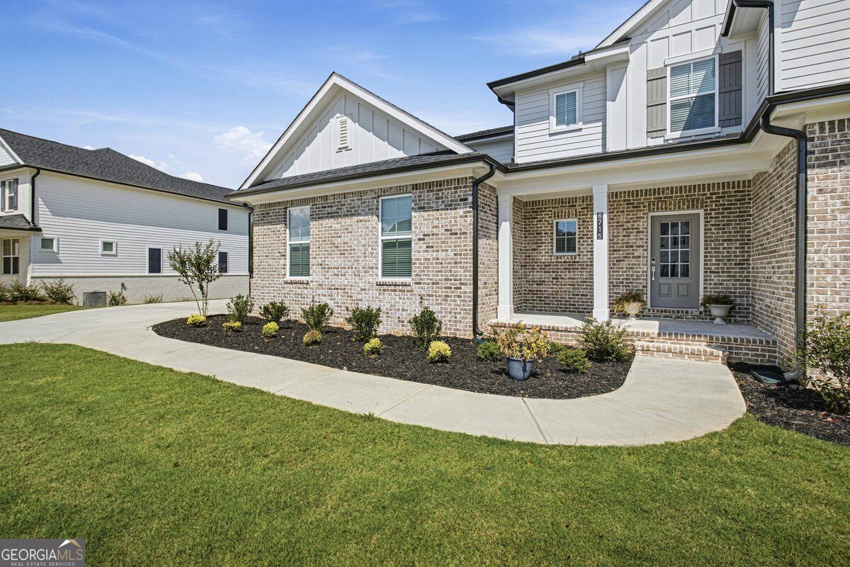6715 Settingdown Creek Drive Property Photo 2