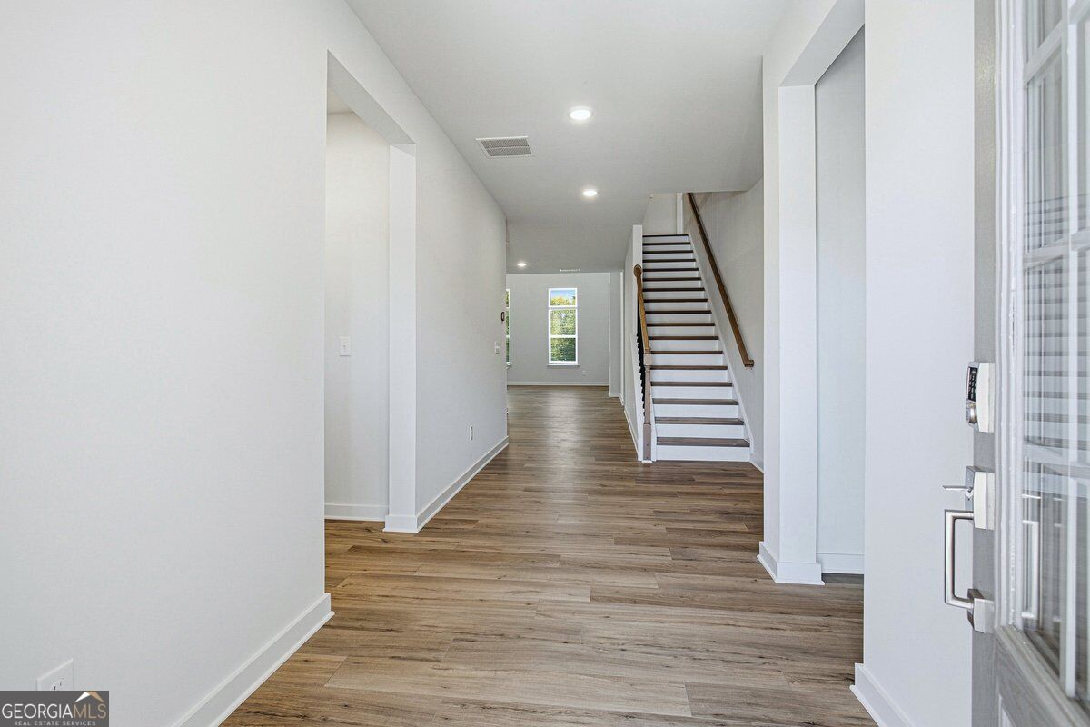 6715 Settingdown Creek Drive Property Photo 3