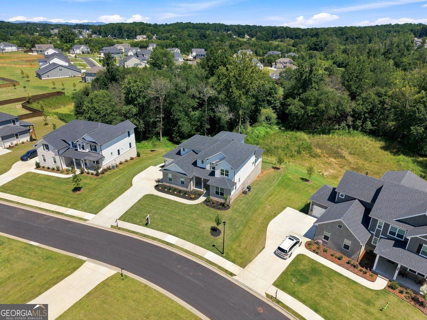 6715 Settingdown Creek Drive Property Photo 4