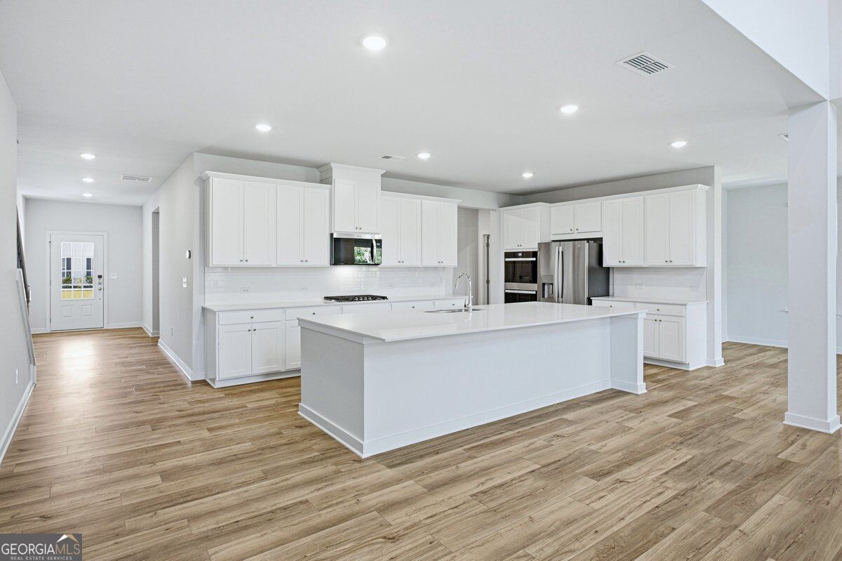 6715 Settingdown Creek Drive Property Photo 11