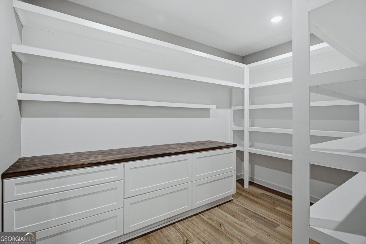6715 Settingdown Creek Drive Property Photo 13