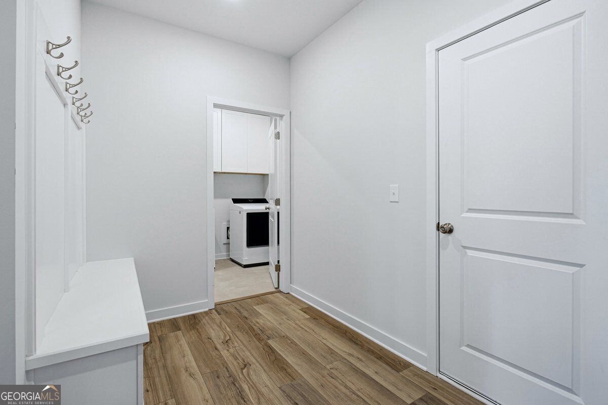 6715 Settingdown Creek Drive Property Photo 14