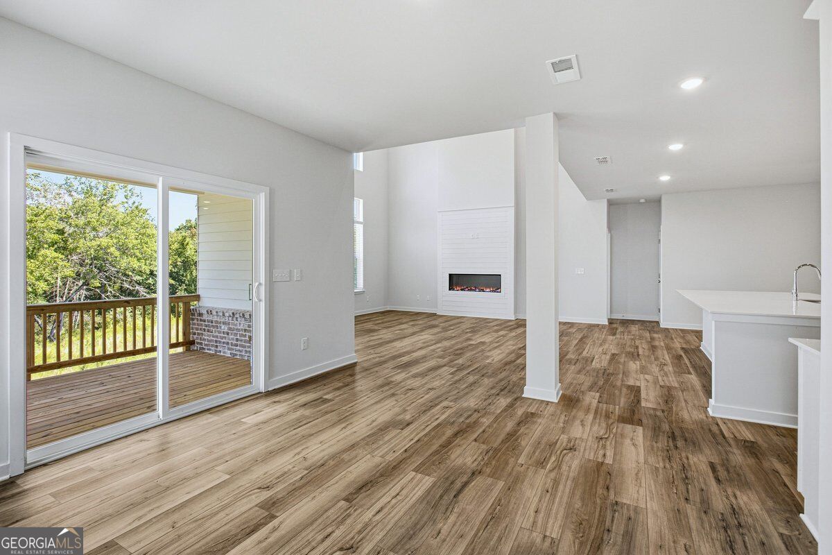 6715 Settingdown Creek Drive Property Photo 16