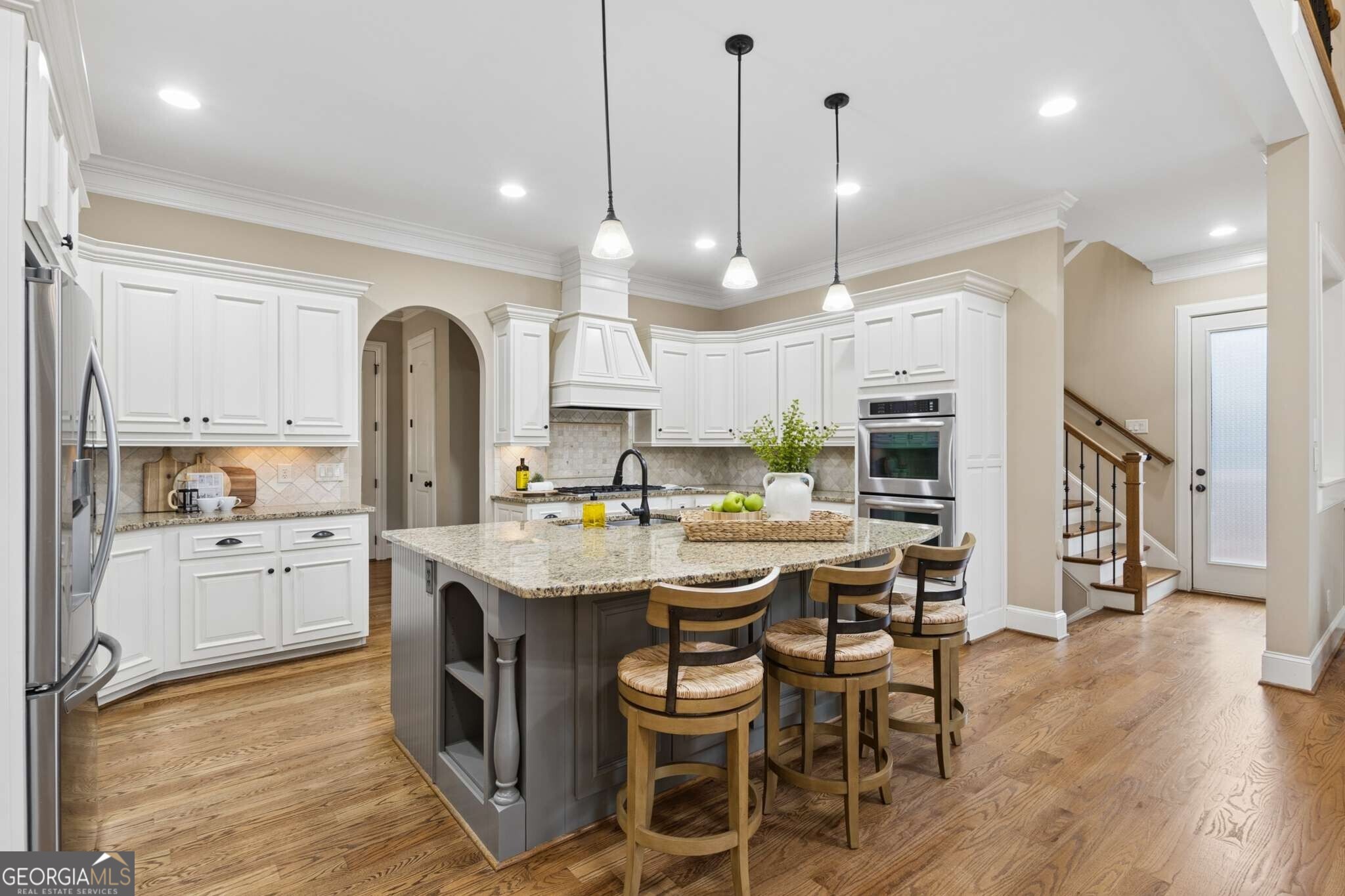 3330 Chimney Point Drive Property Photo 4